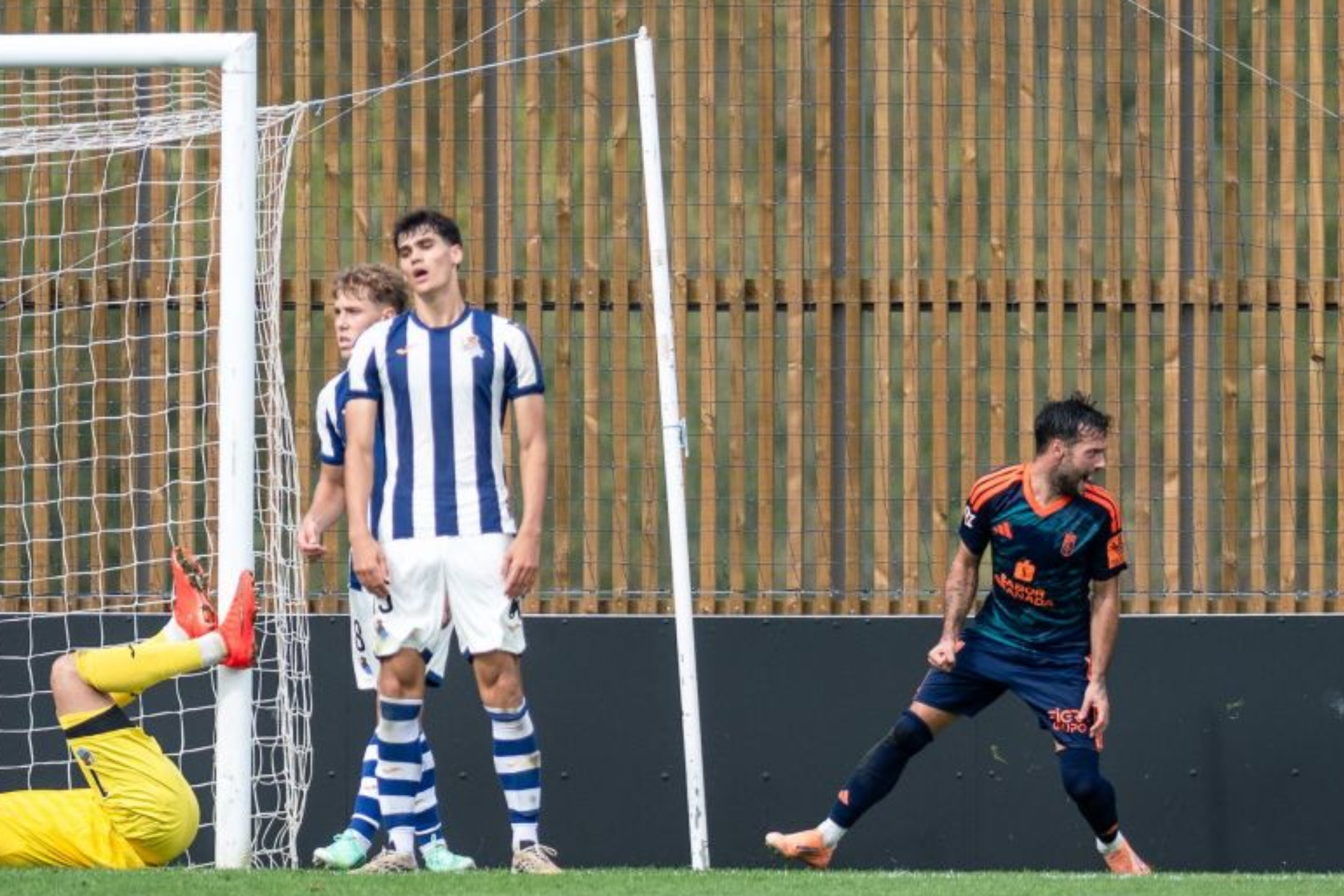 El Granada se crece ante la adversidad