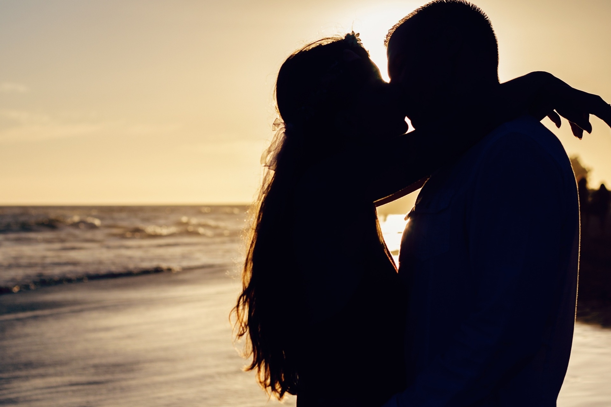 Adiós a las relaciones a distancia: inventan un dispositivo para dar besos a cientos de kilómetros y sentirlos en tiempo real