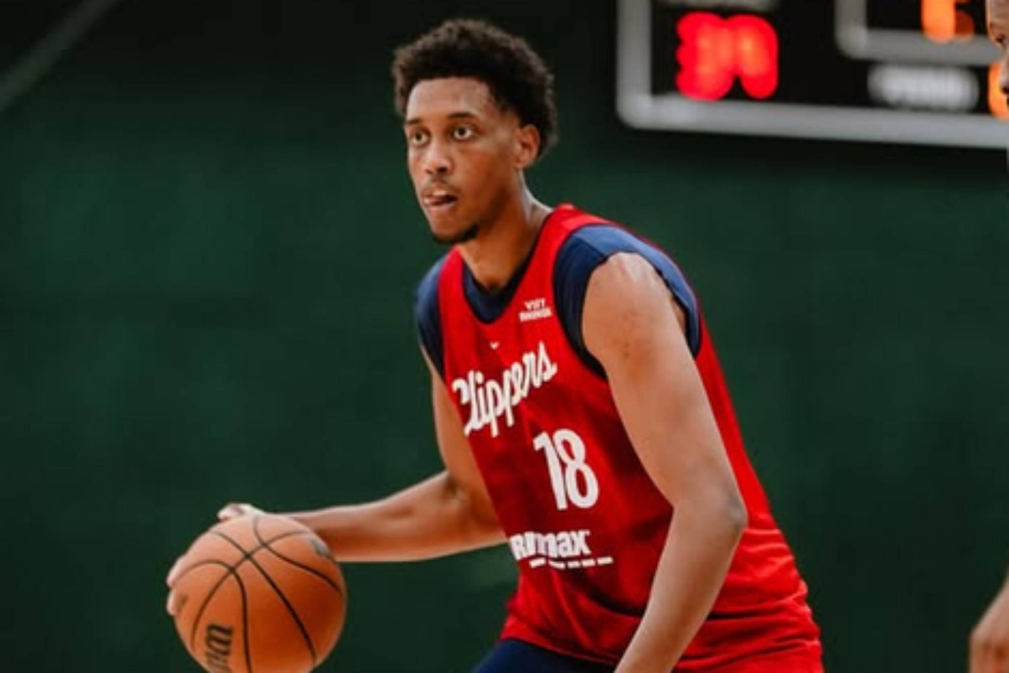 Baba Miller se reivindica en la pretemporada NBA y los Clippers descubren a su unicornio de 2,82