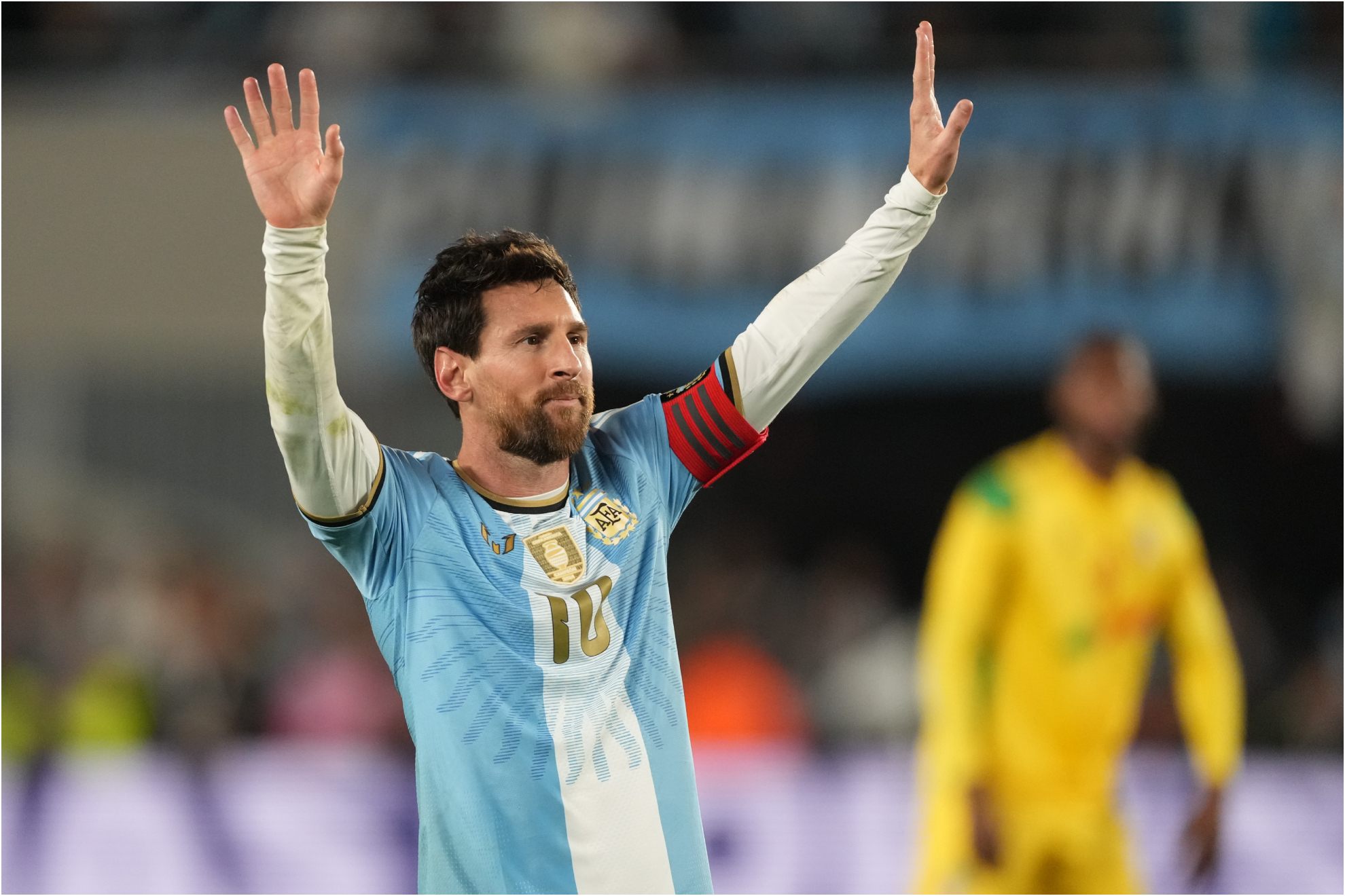 El 'dios' Messi se despide de Argentina con un gol y dos asistencias