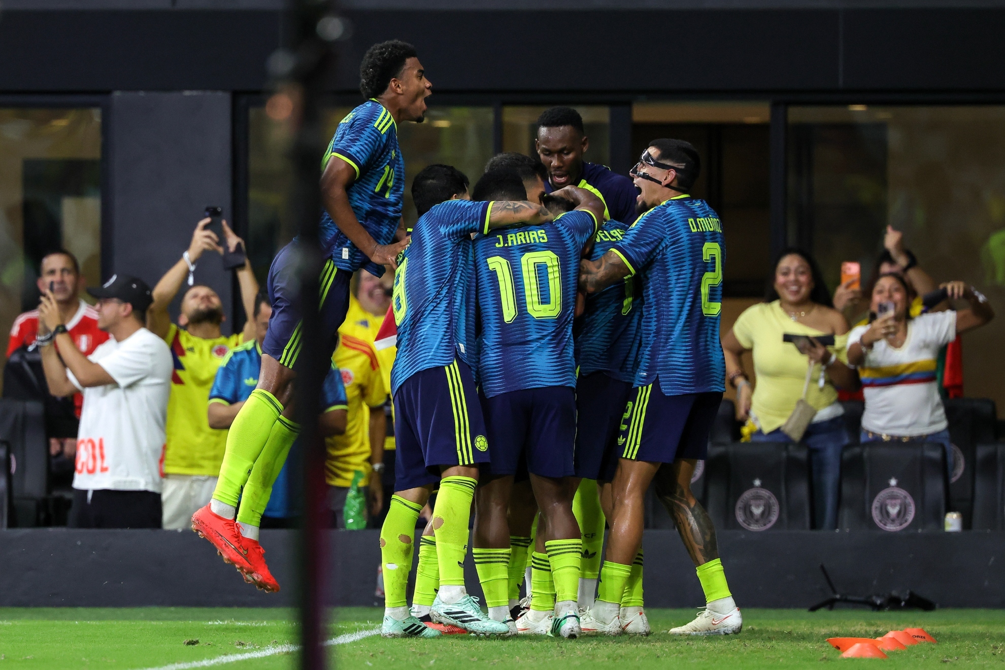 Colombia levanta cabeza y hunde a Perú en la incertidumbre