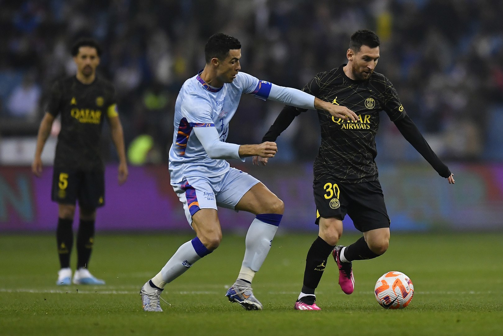 ¿Cristiano Ronaldo y Messi jugando juntos en el mismo equipo?