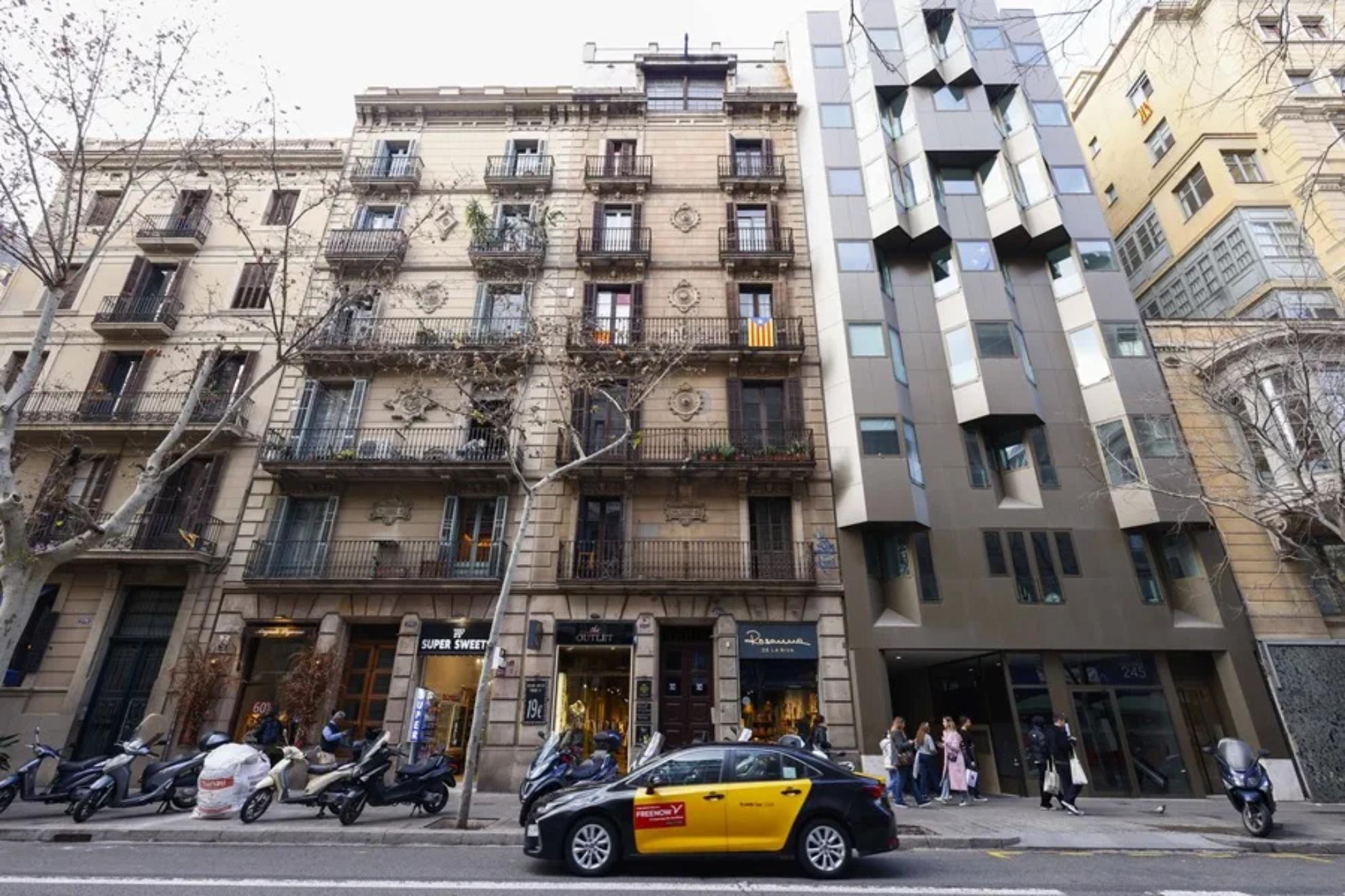 Barcelona aprueba subir el IBI un 150% a los propietarios de cuatro o más pisos turísticos