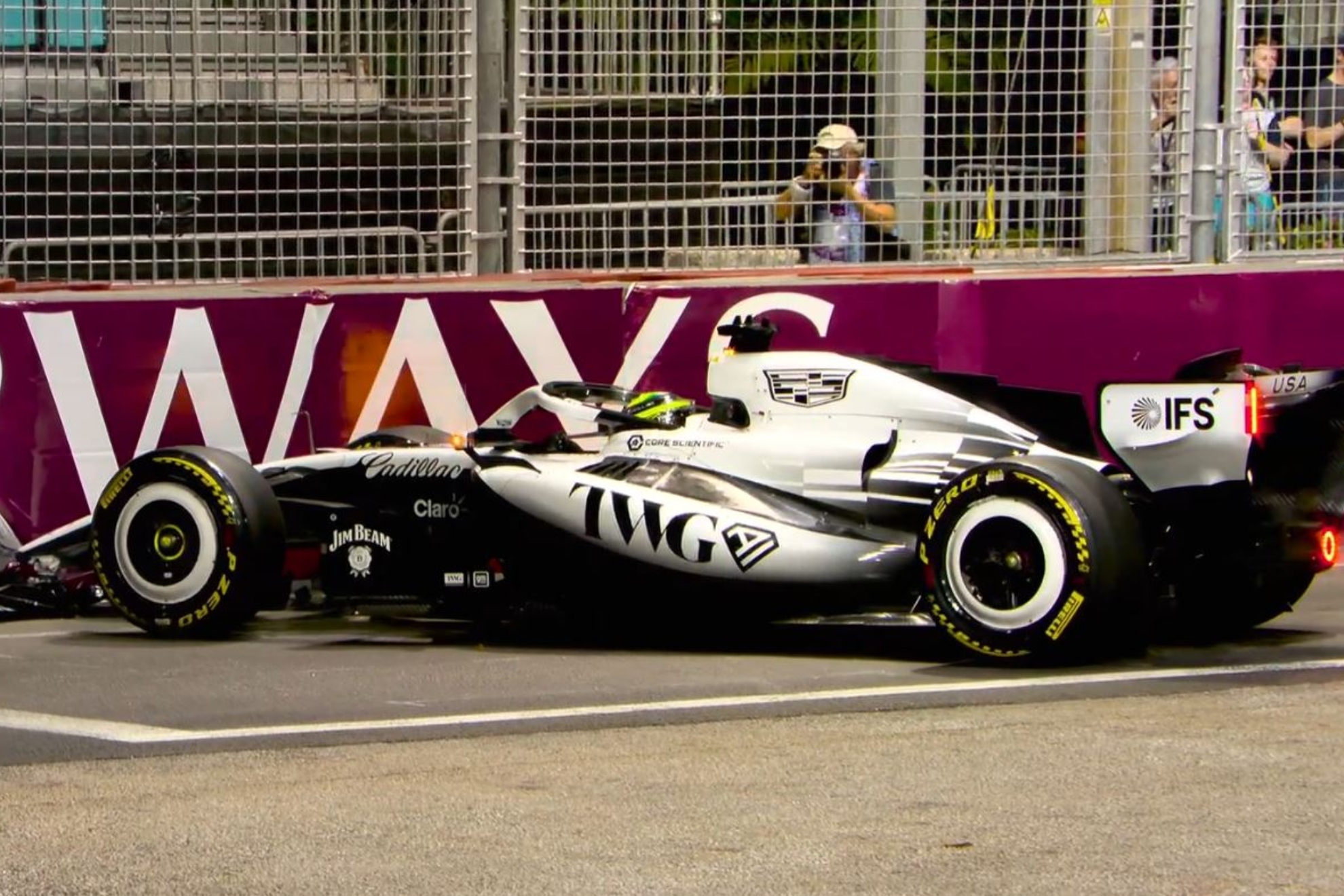 Un golpe de Checo afecta a Sainz y mete en problemas a Verstappen