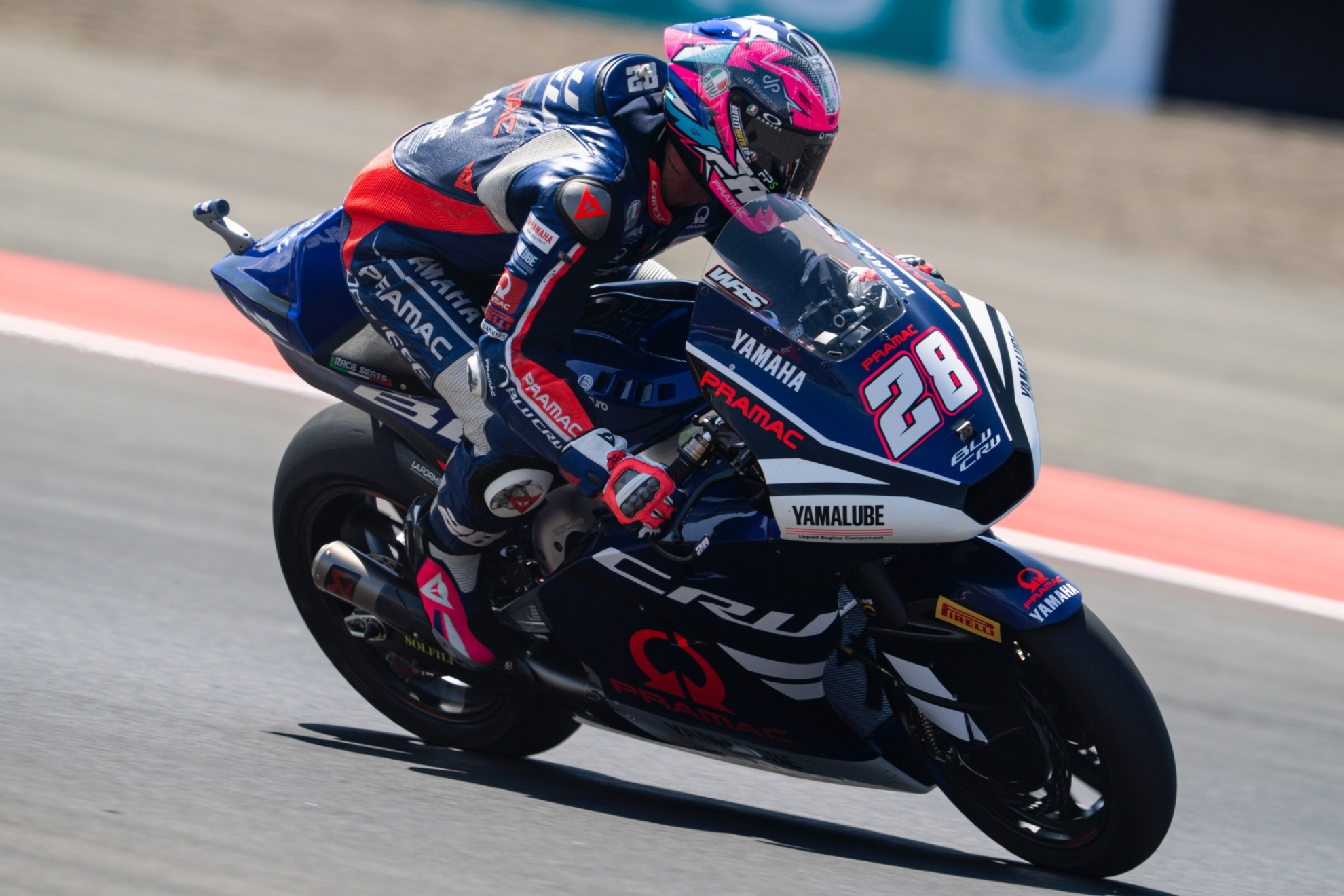 Izan Guevara aprovecha el drama de Escrig para apretar más Moto2