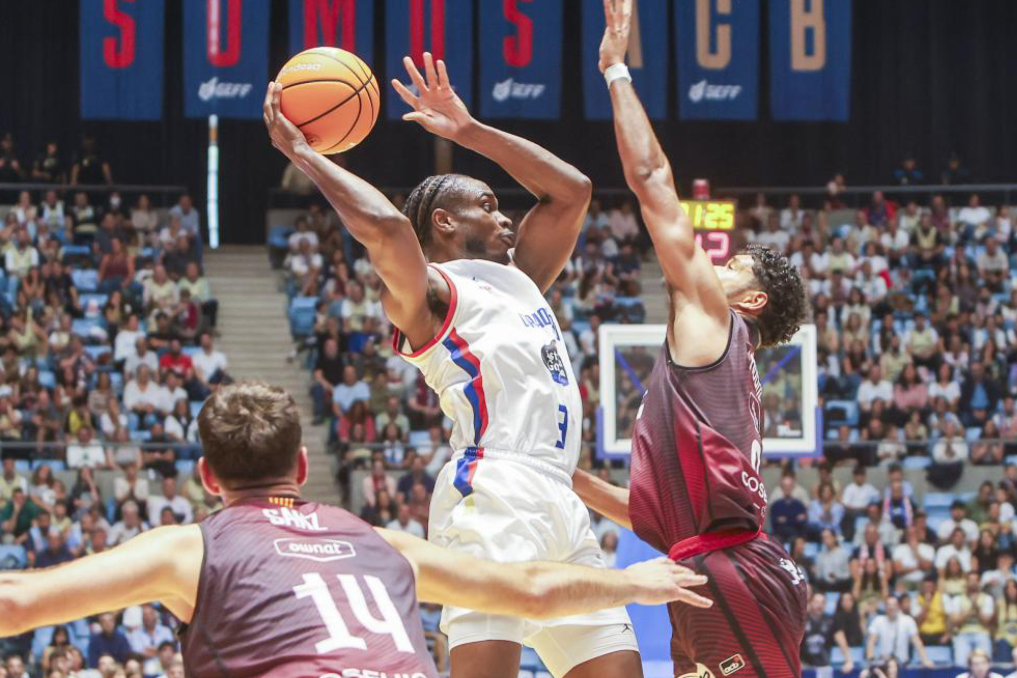Soriano decide para el Monbus Obradoiro en un final de infarto