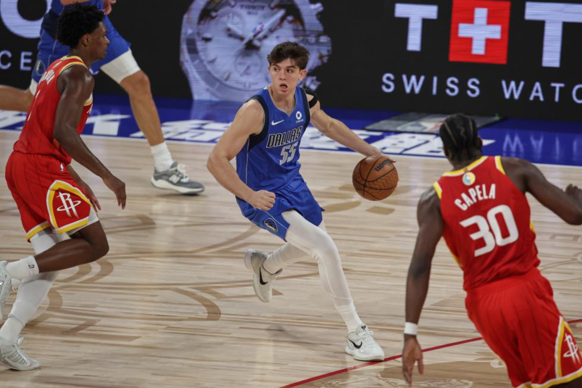 De Larrea conquista Macao con un gran partido en la victoria de los Mavs