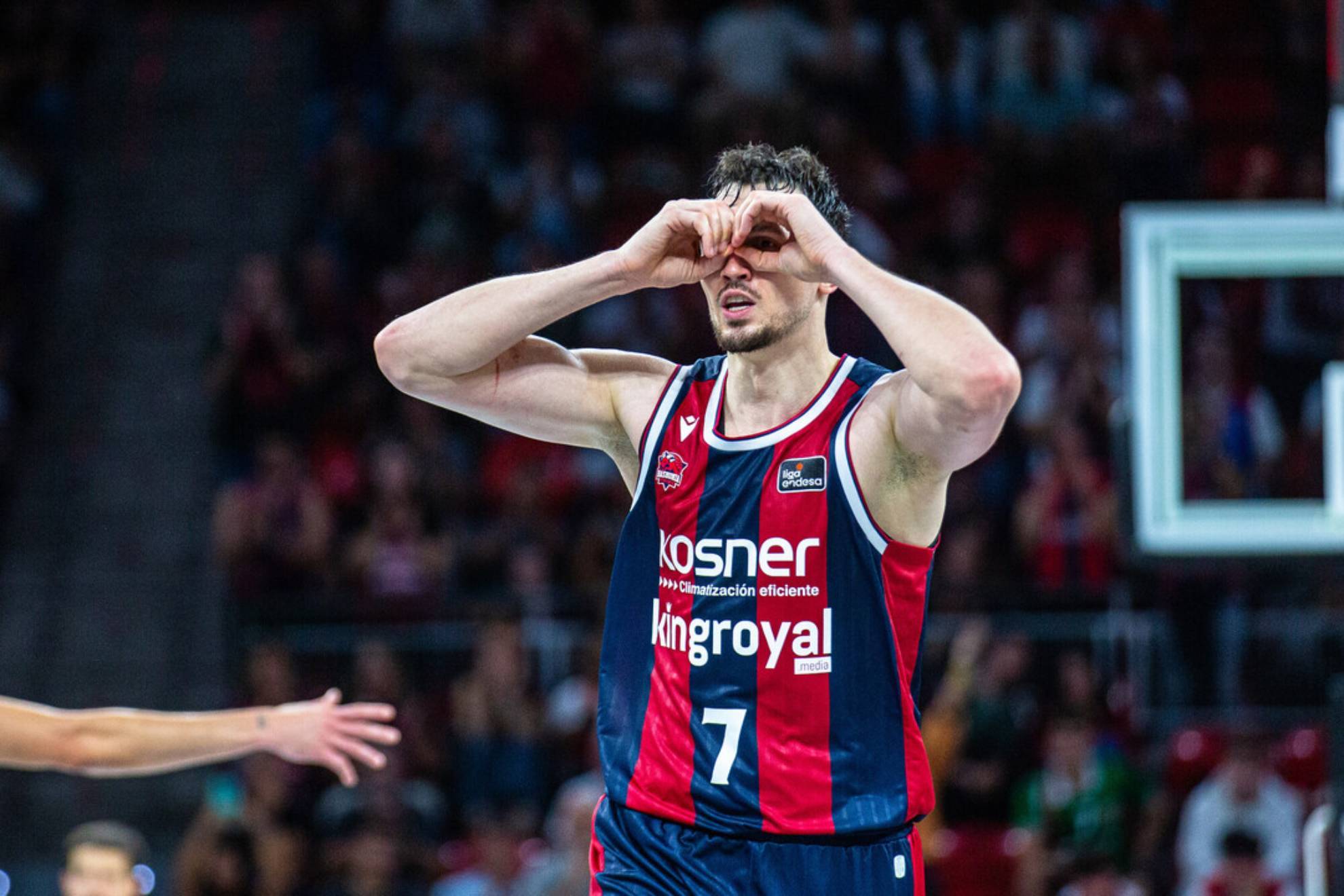Kurucs y Duarte acaban con la Penya y consolidan el liderato del Kosner Baskonia