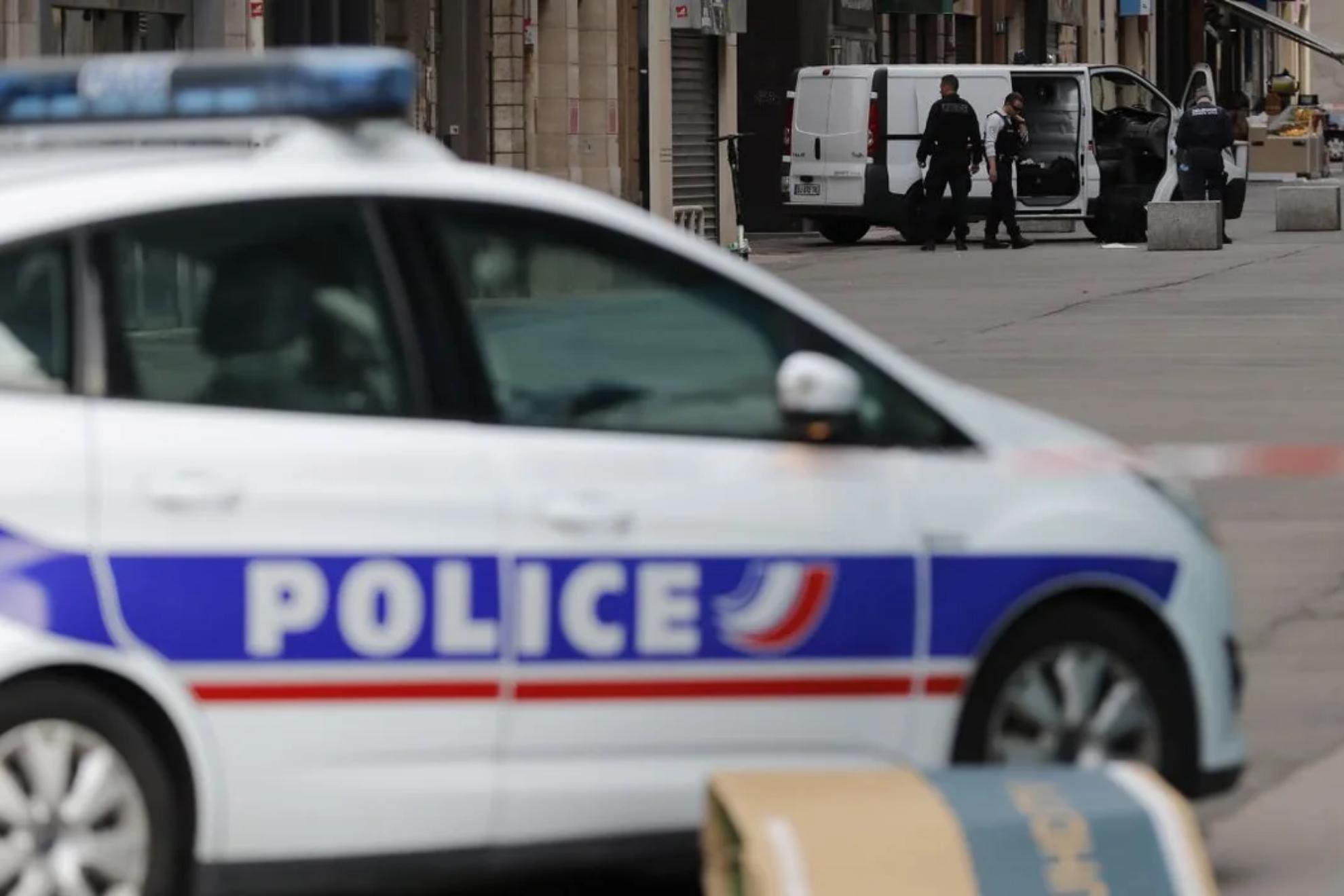 Detenido un alumno de 14 años tras disparar al director y a una profesora de su instituto en Francia