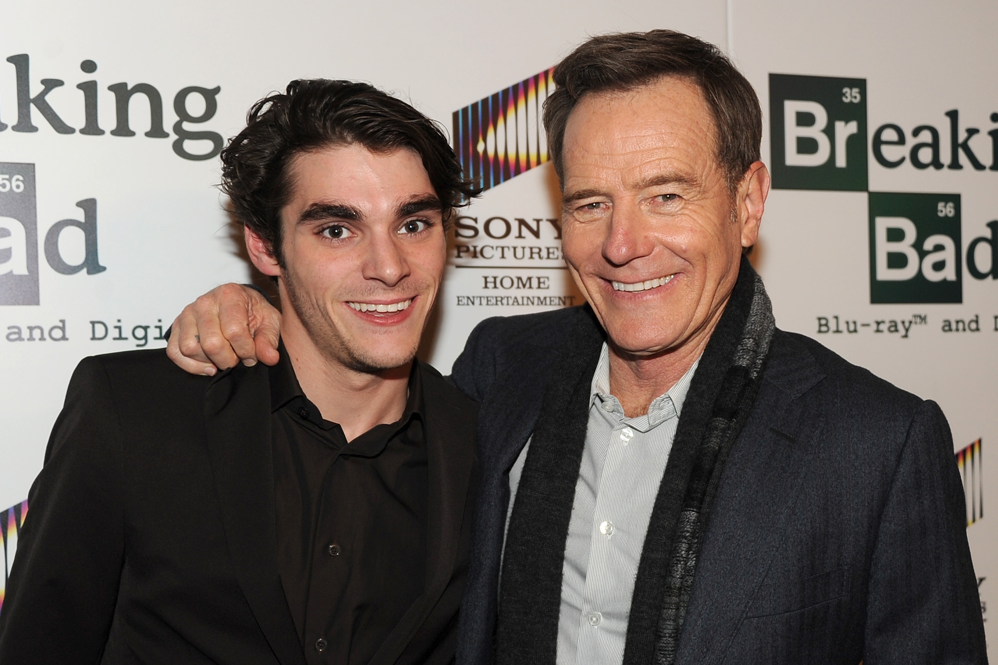 Bryan Cranston lamenta la muerte de RJ Mitte, el hijo de Walter White en 'Breaking Bad': "Es especialmente devastador escuchar que se quitó la vida"