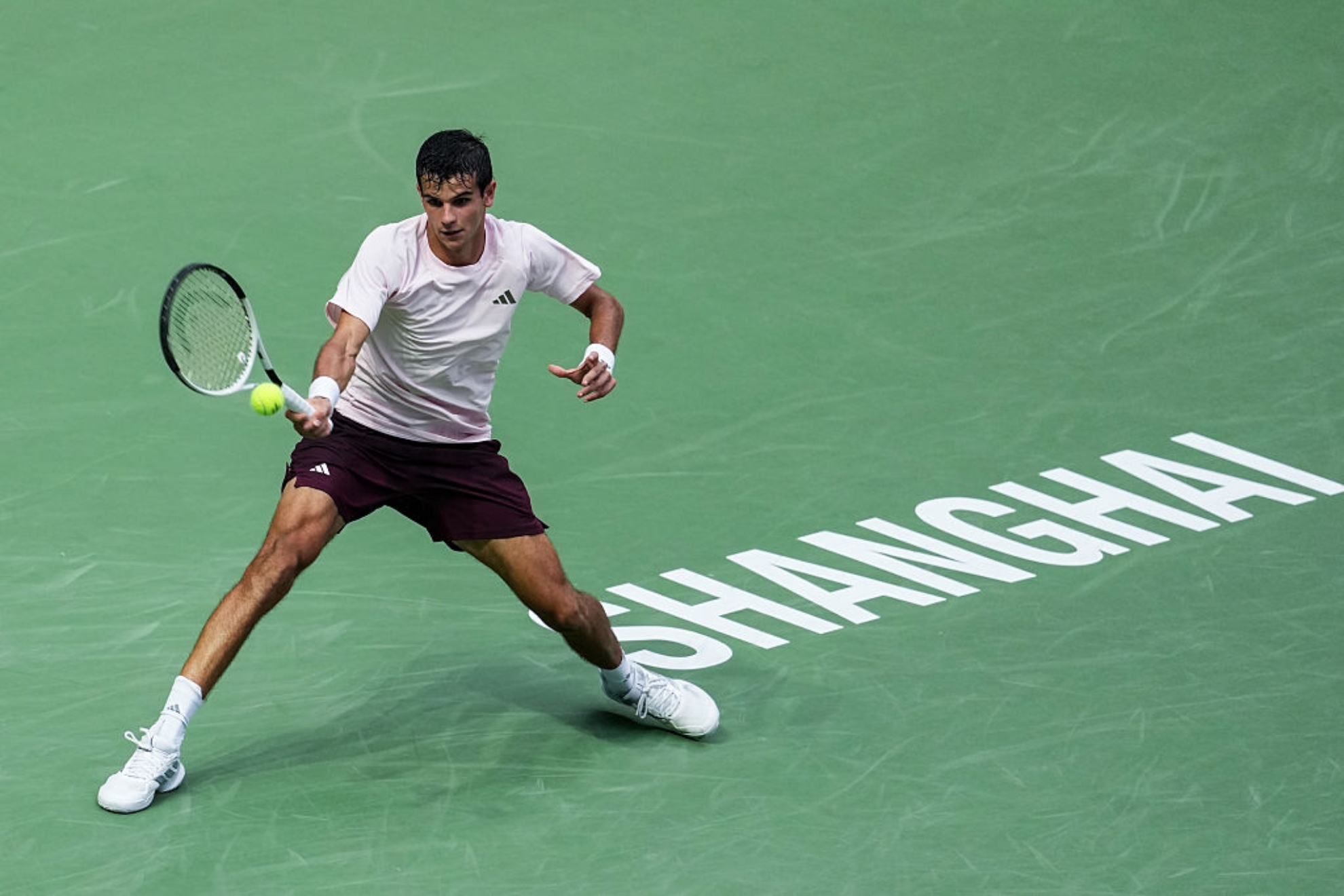 Jódar pasa a cuartos de Shanghái con otra remontada y está a tres victorias del récord de Becker