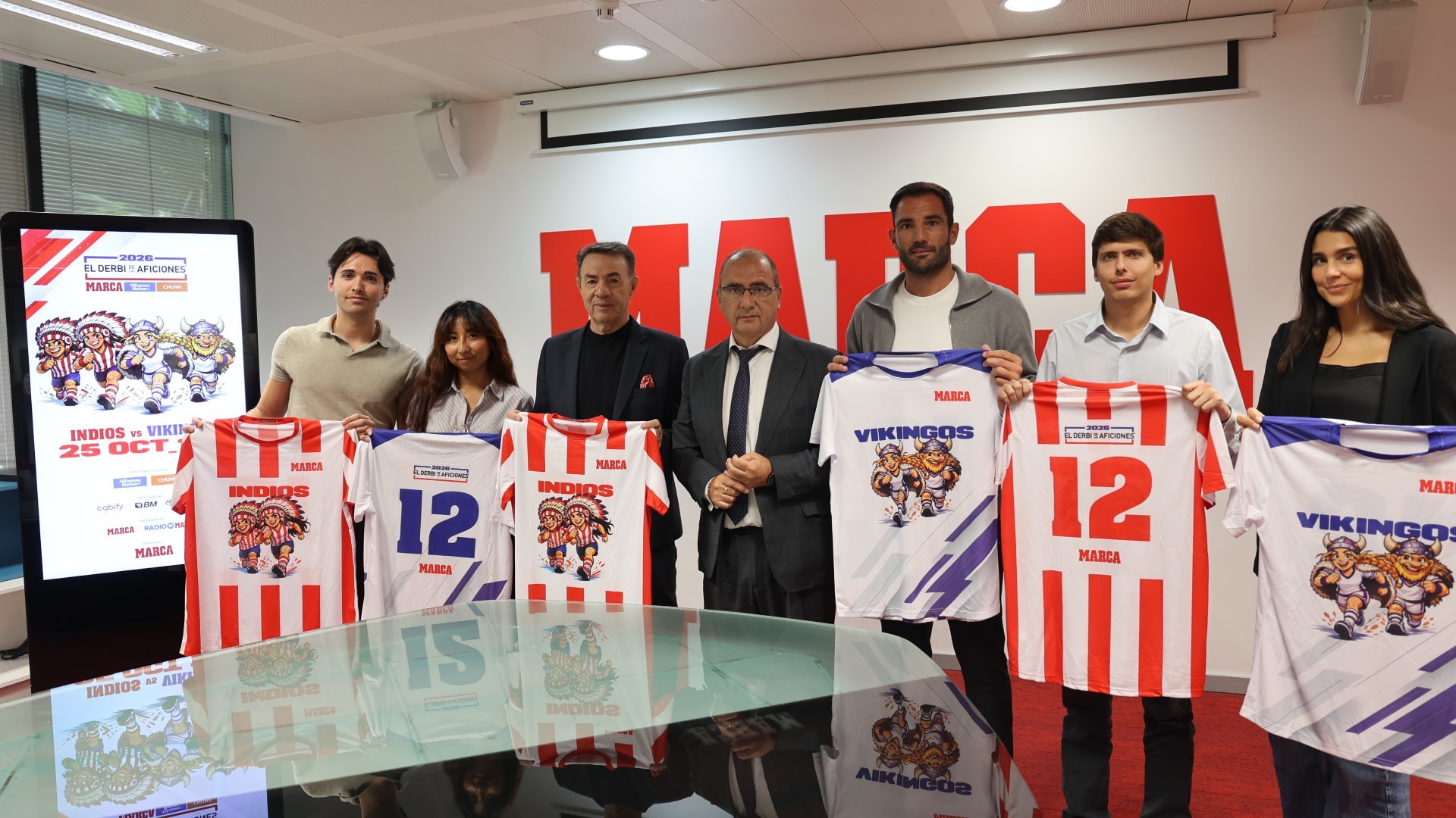 Otra de 'indios' y 'vikingos': 10 km a toda velocidad en el derbi sobre el asfalto