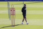 Simeone y Mateu se ponen al día... con los titulares al margen