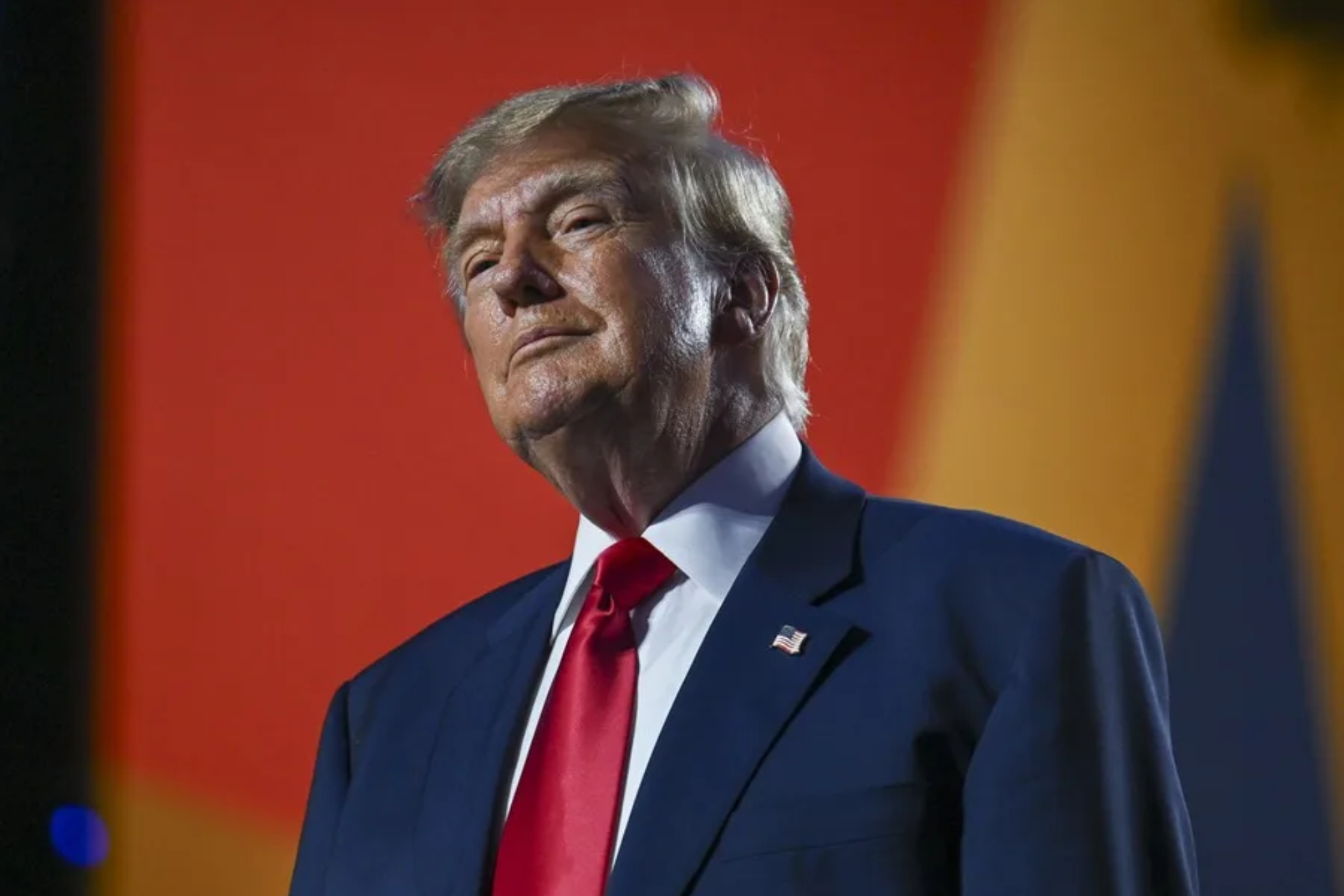 Donald Trump estudiar usar la MOAB, madre de todas las bombas, contra Irán: 10.000 kilos y poder explosivo de once toneladas de TNT