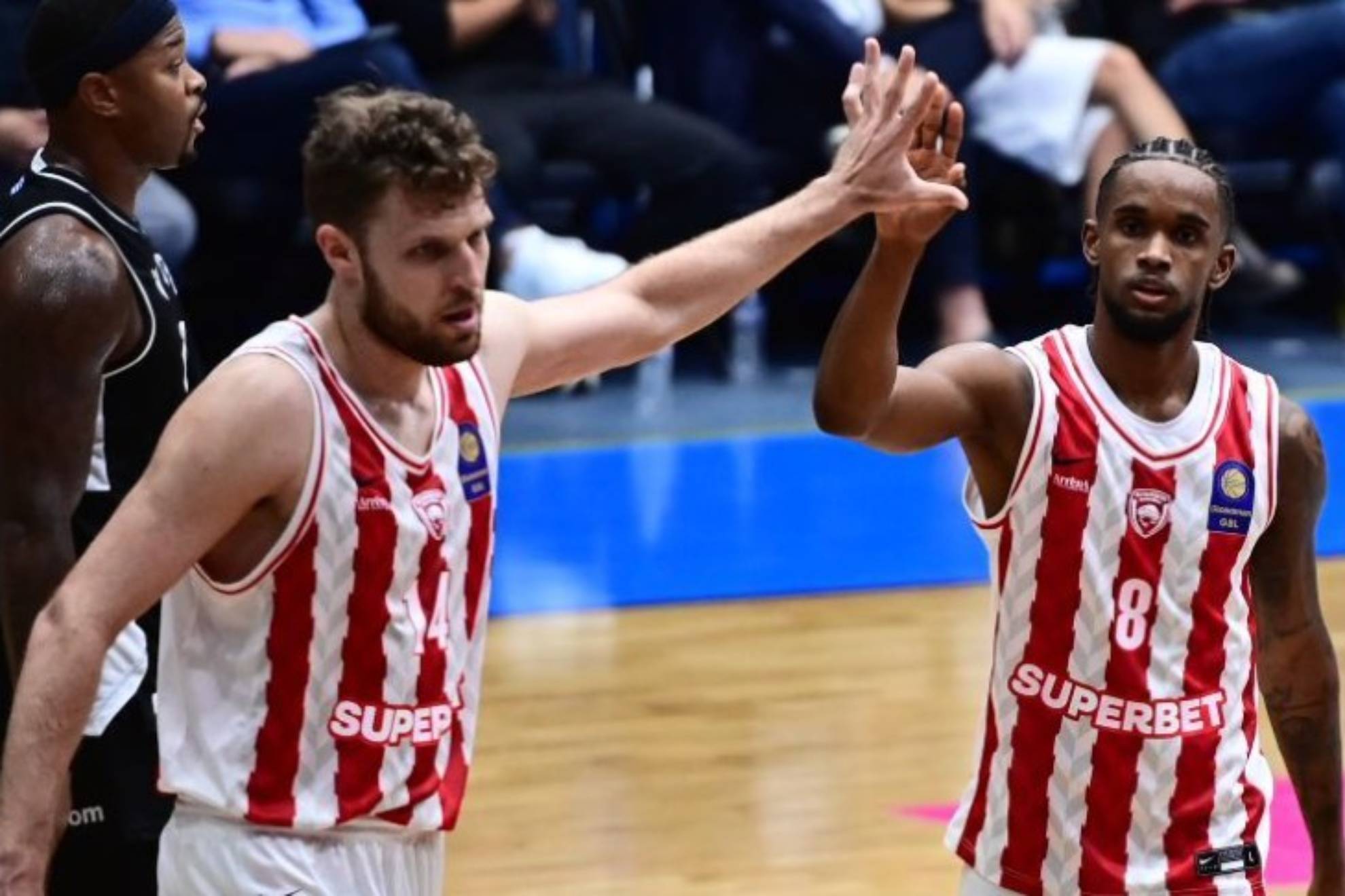 El campeón Olympiacos amenaza las ilusiones del nuevo Barça