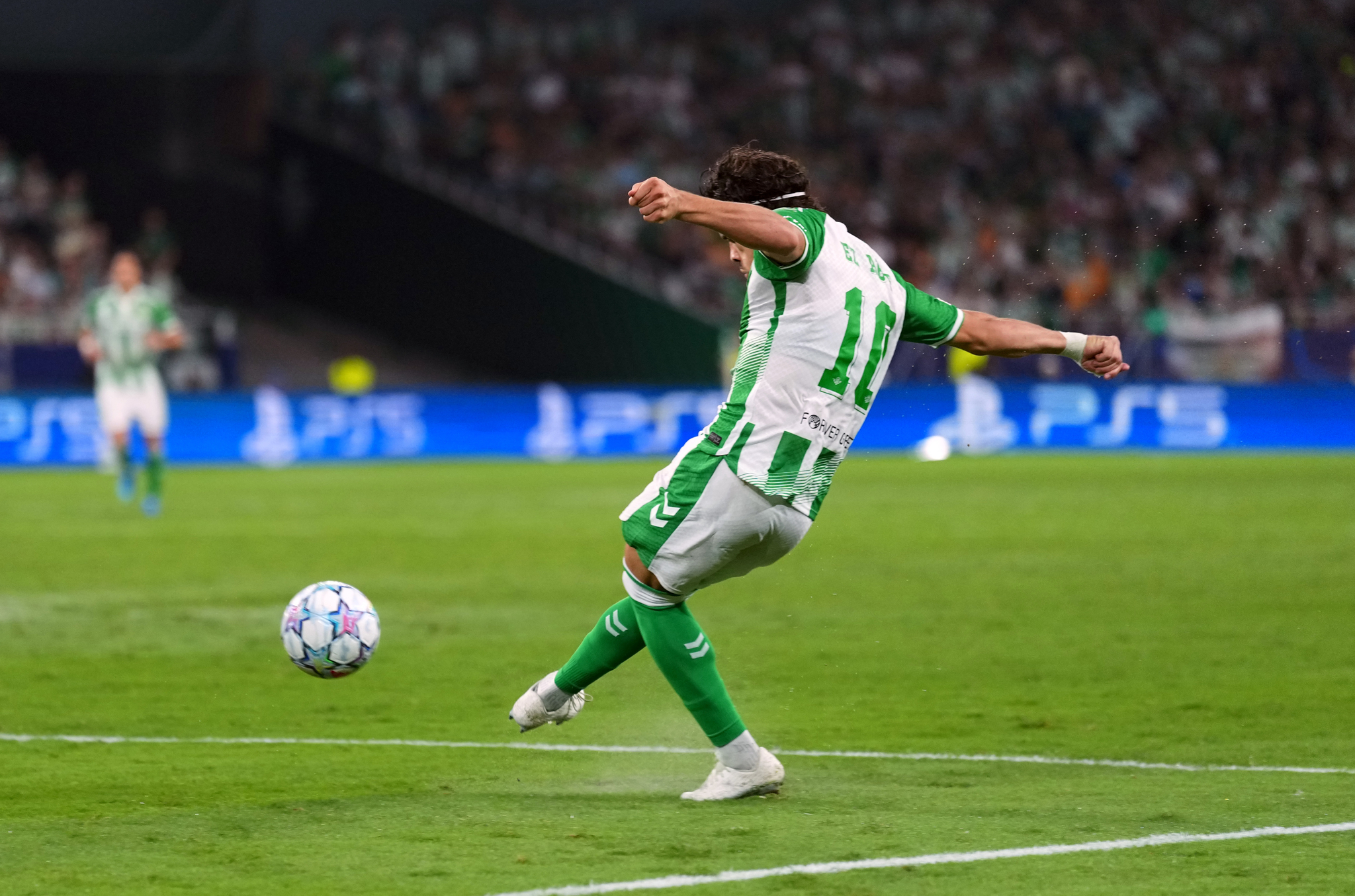 عبد الصمد الزلزولي وألفارو فايس ضمن مرشحي اليويفا للأفضل في دوري أبطال أوروبا