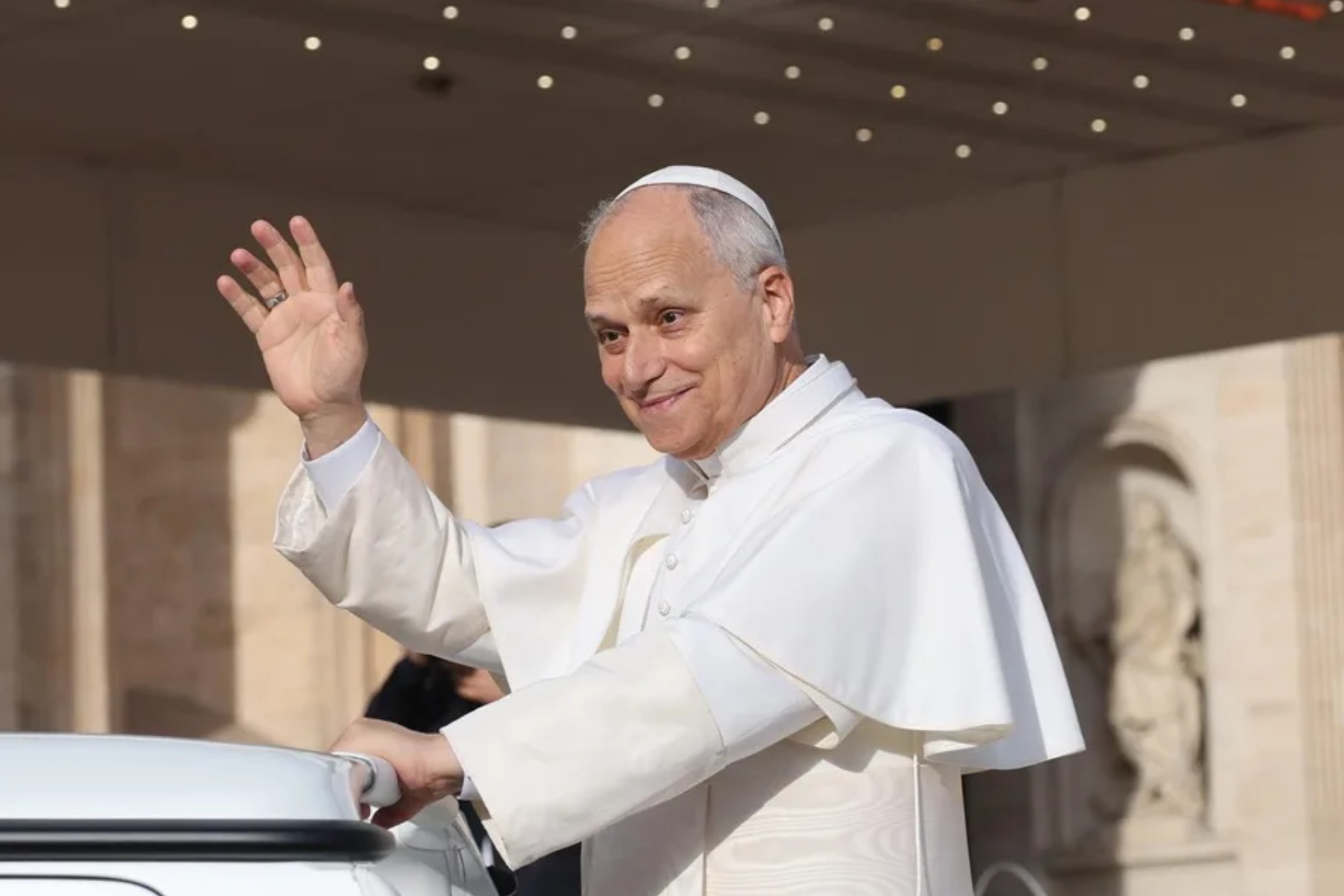 El Vaticano comparte las primeras fotos del papa León XIV tras su operación: “Mejoría constante de su estado general”