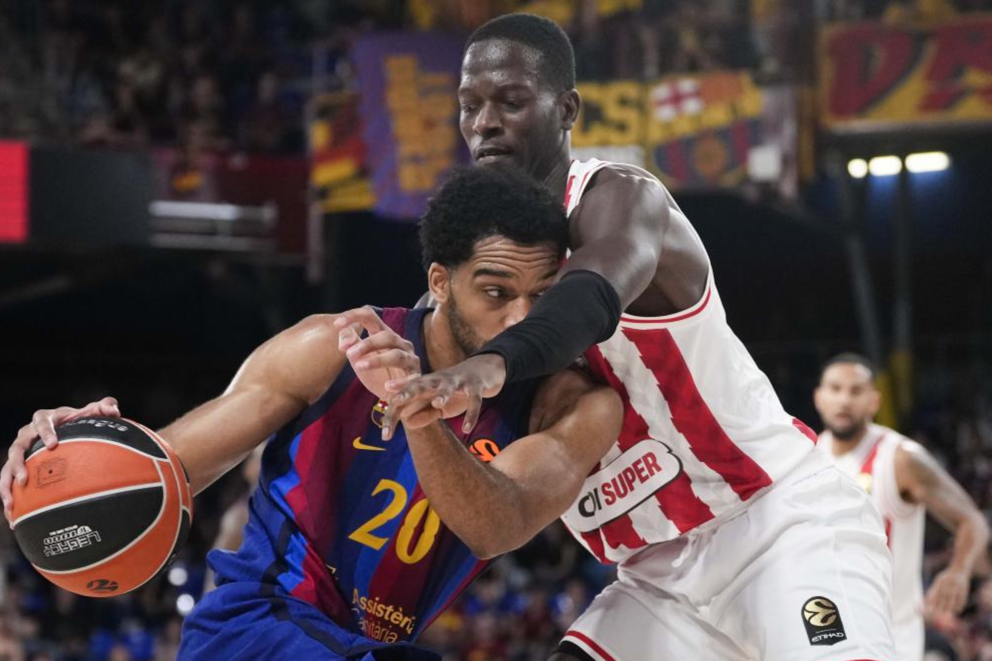 El Barça roza la hazaña ante el campeón antes de caer en la prórroga