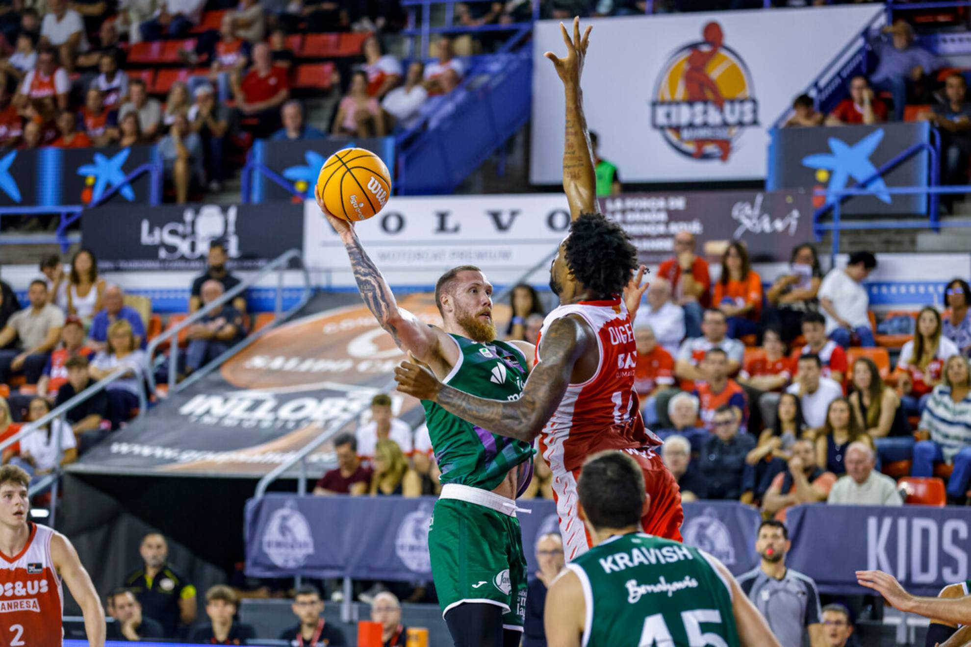 Un gran Cameron Hunt comanda el triunfo del Unicaja en Manresa