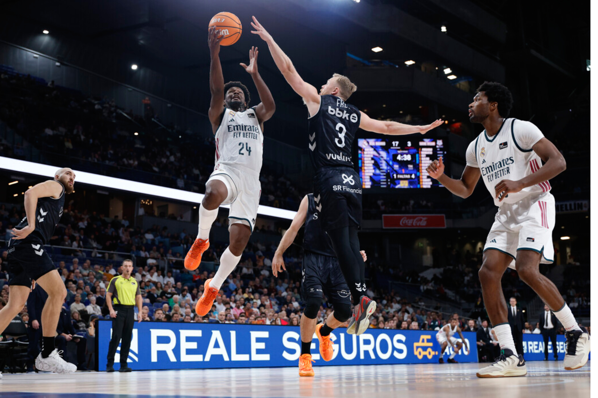 El Madrid desencadena un diluvio de triples para destrozar al Bilbao