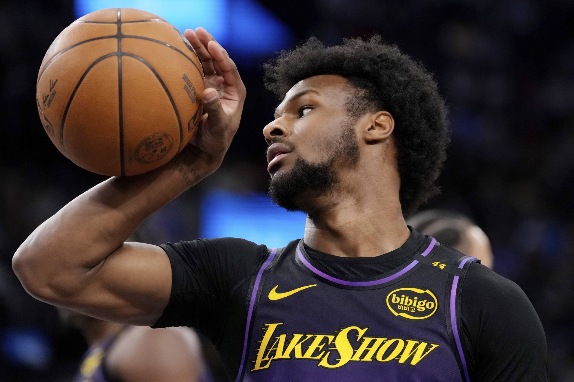 Los Lakers despiden a Dalton Knecht y retienen a Broony, el hijo de LeBron James