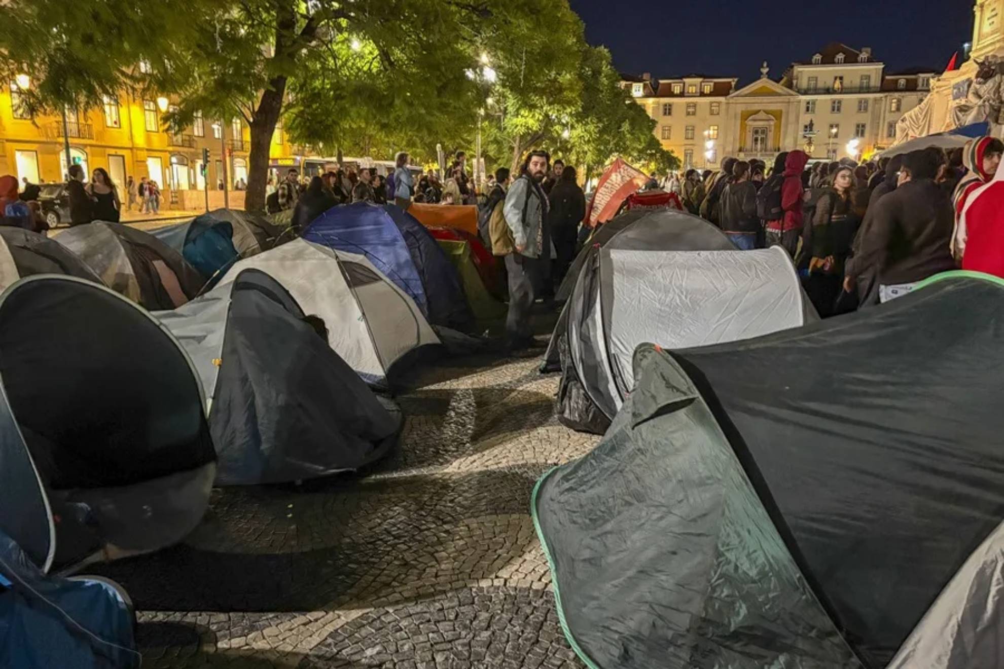 Portugal desaloja las acampadas de Lisboa y Oporto y detiene a varios manifestantes