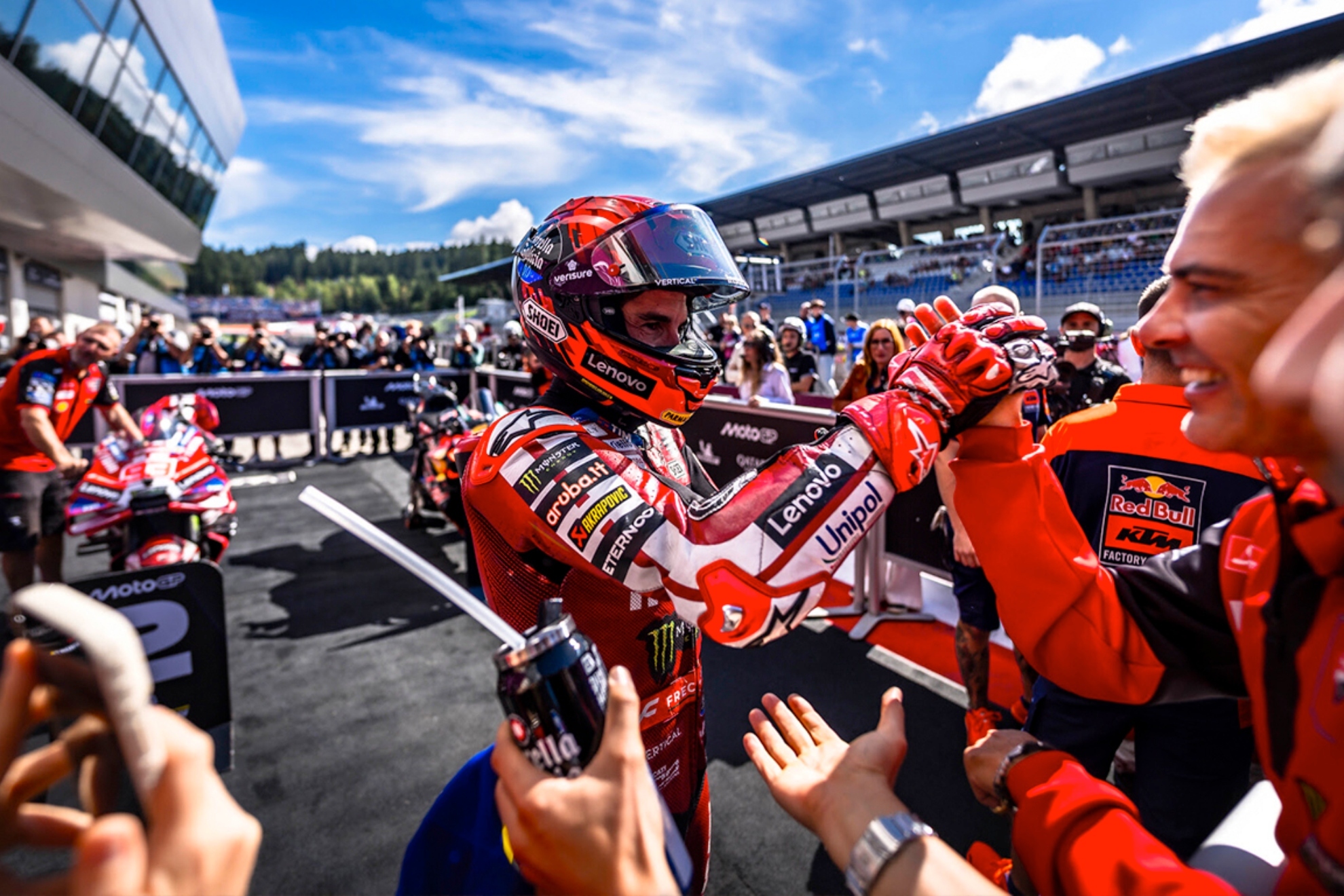 Melandri abre la puerta al bombazo de Márquez: "Se podría retirar si gana el décimo título"