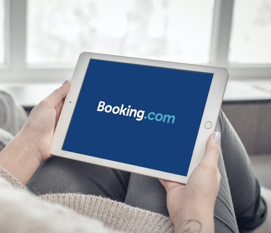Booking, en el punto de mira de la UE: la investigan por las estafas que sufren quienes reservan en la plataforma