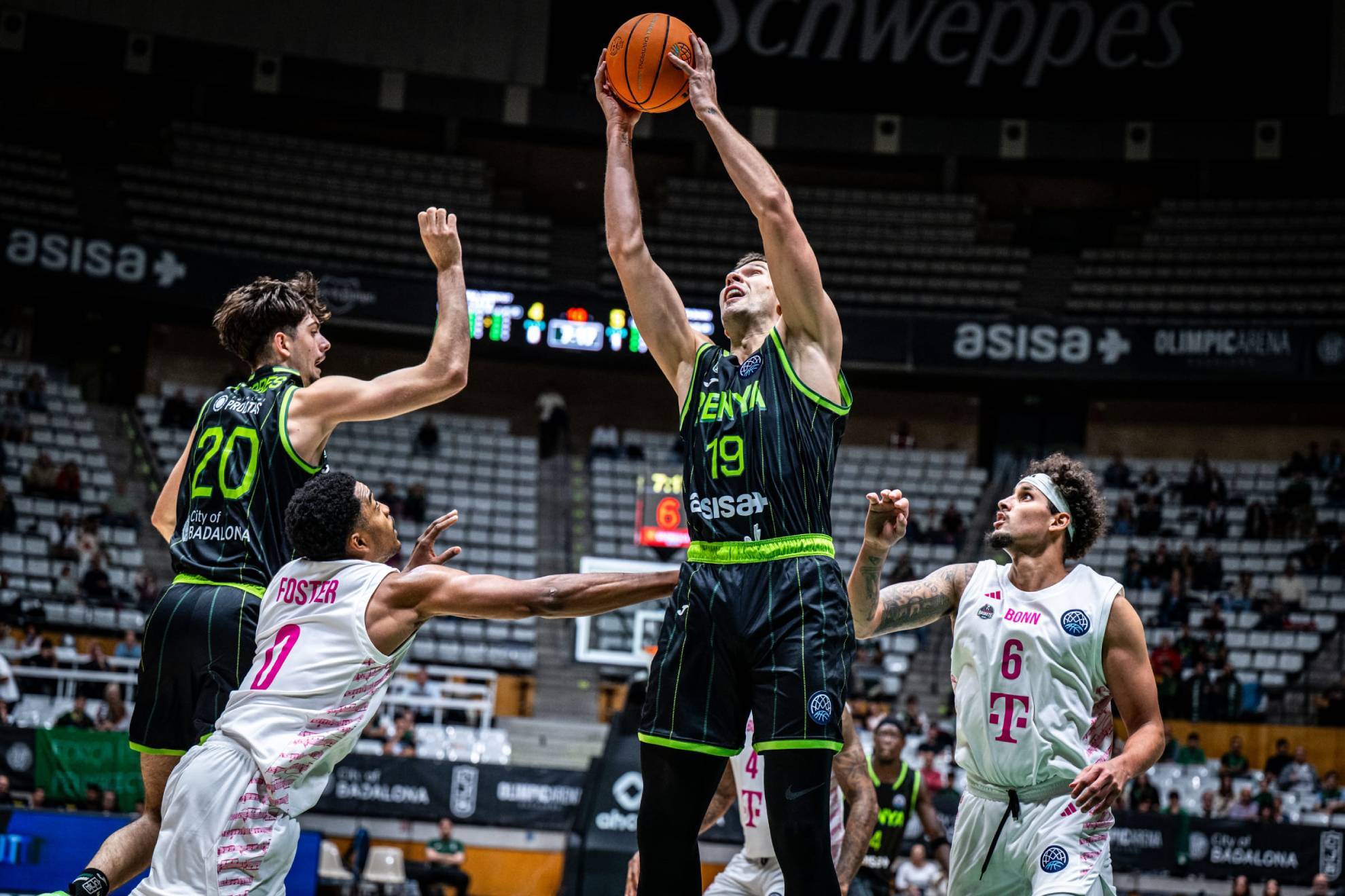 El Asisa Joventut sufre para ganar (76-74), pero ya es líder en solitario