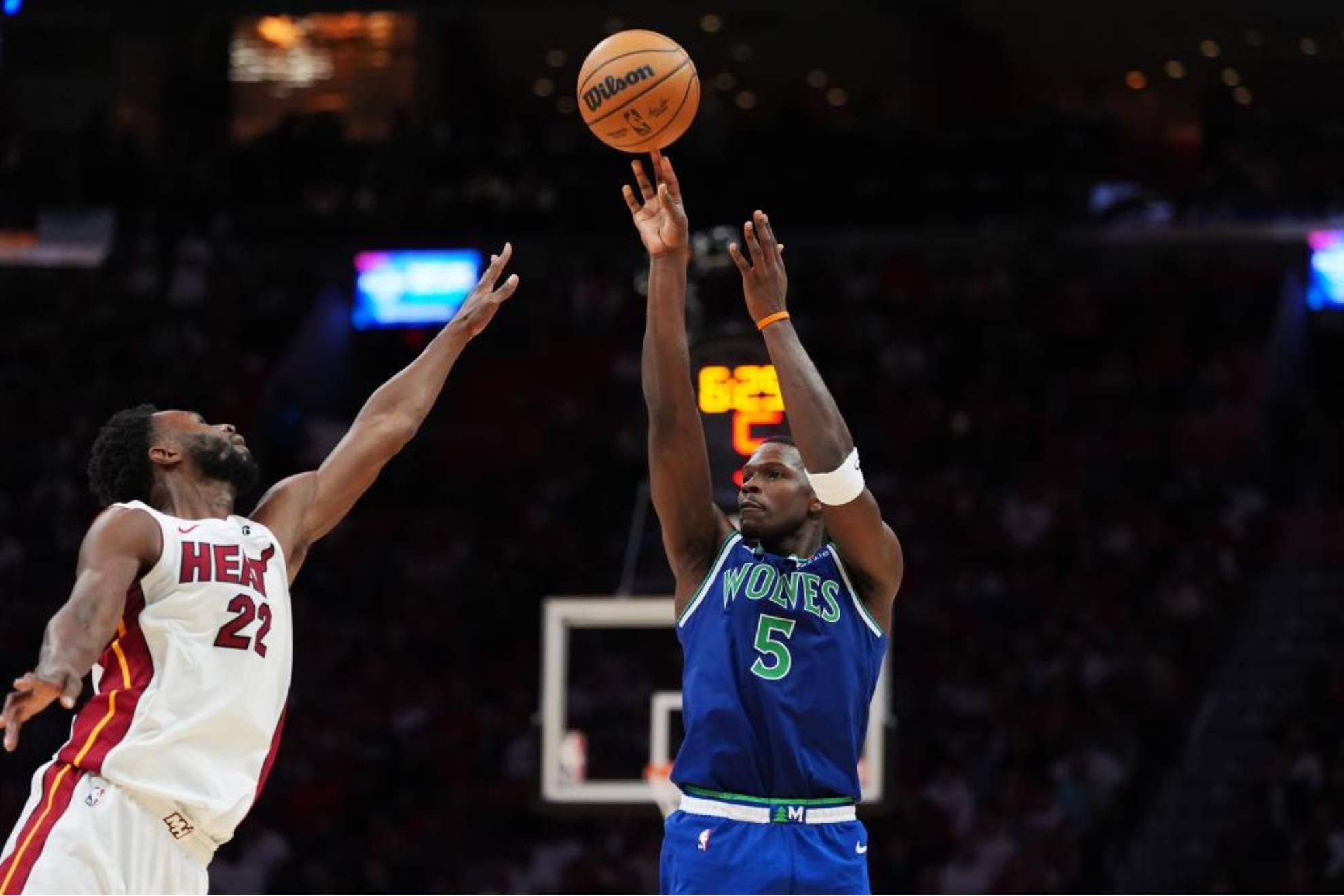 El primer recital de Anthony Edwards chafa el estreno de Antetokounmpo con los Heat