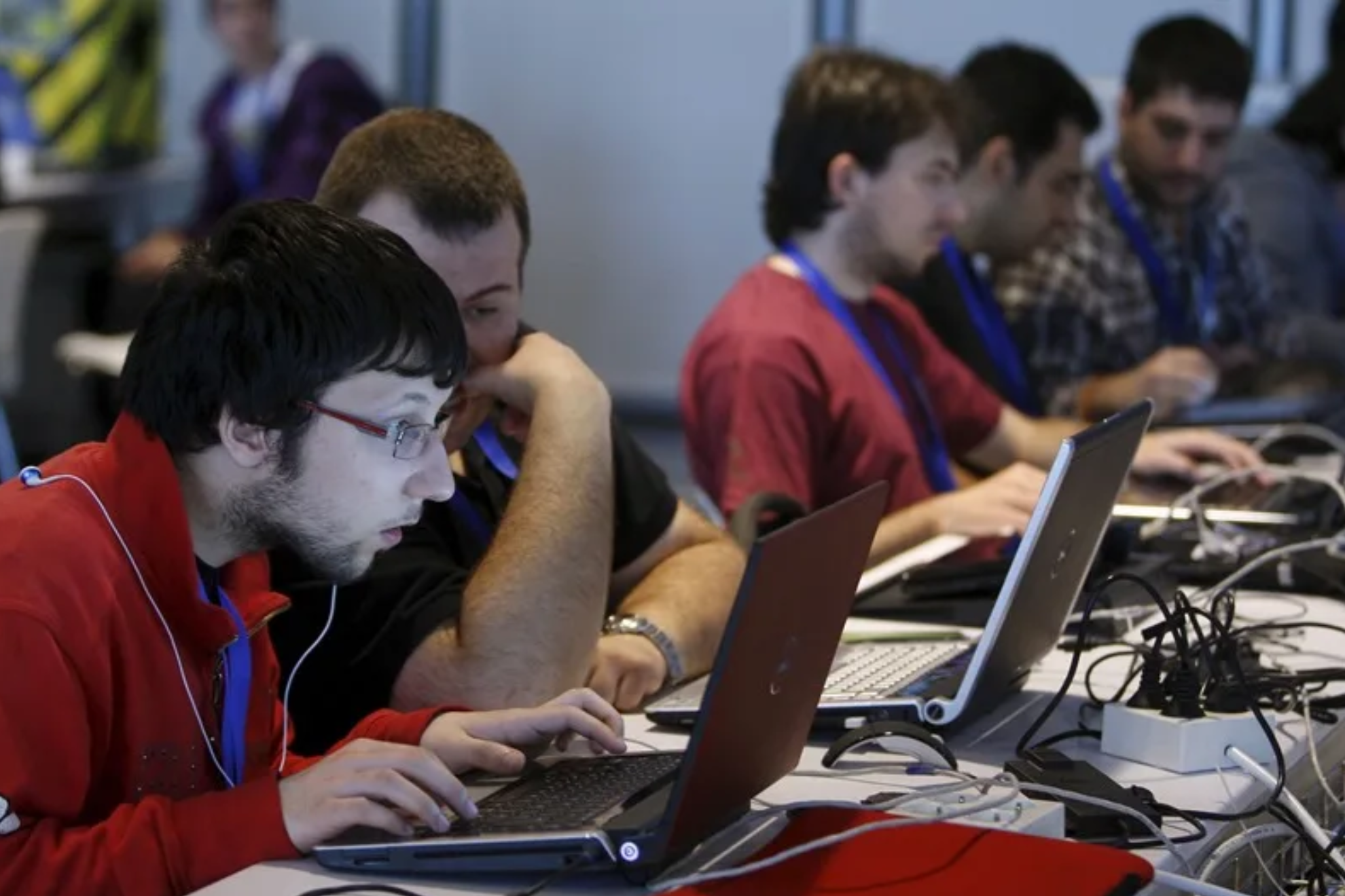 El mito del 'nativo digital' se desploma: los mayores de 26 superan a los más jóvenes en competencias digitales