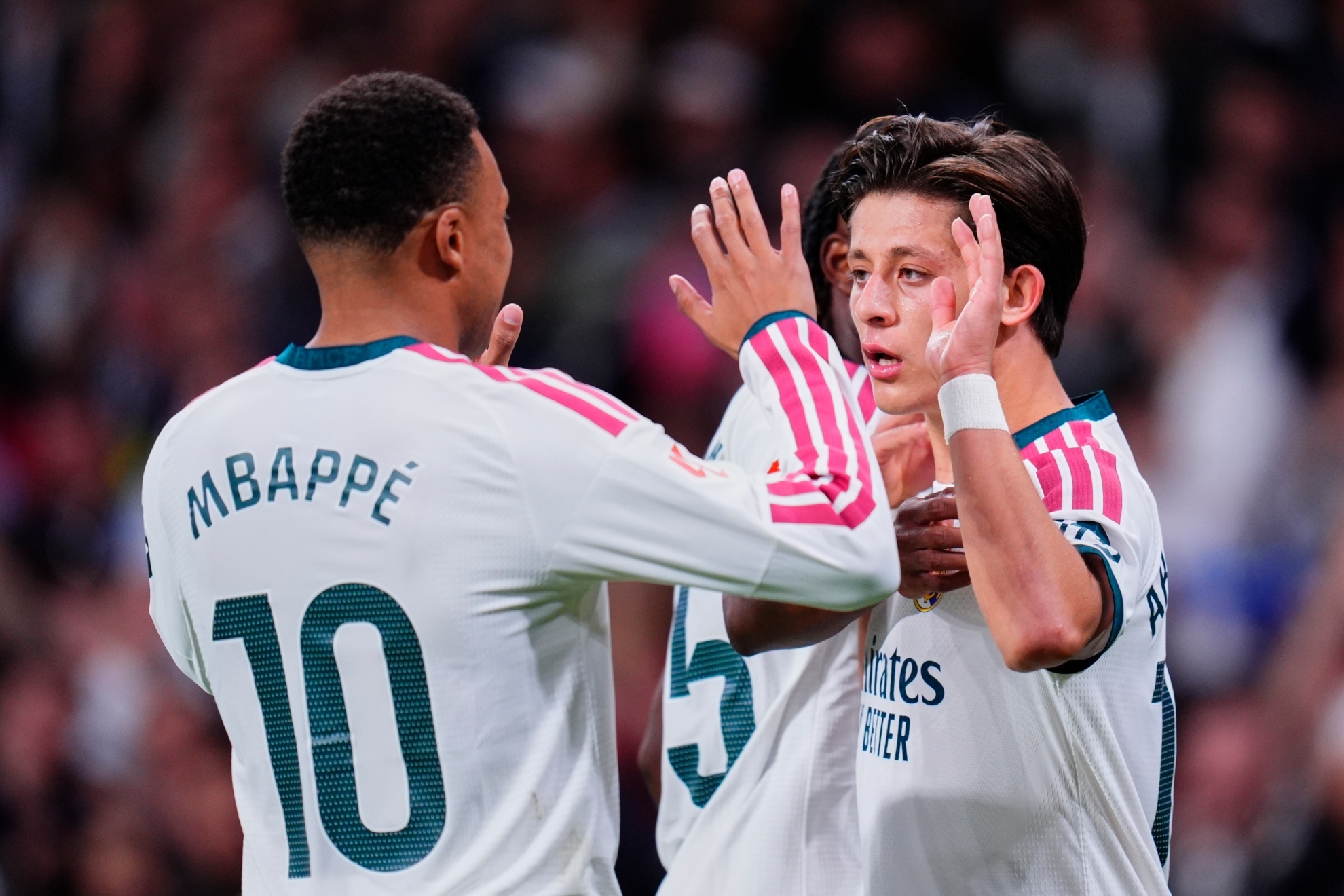 ديفيد سانشيز: جماهير ريال مدريد مهتمة بسقوط برشلونة أكثر من انتصار فريقها
