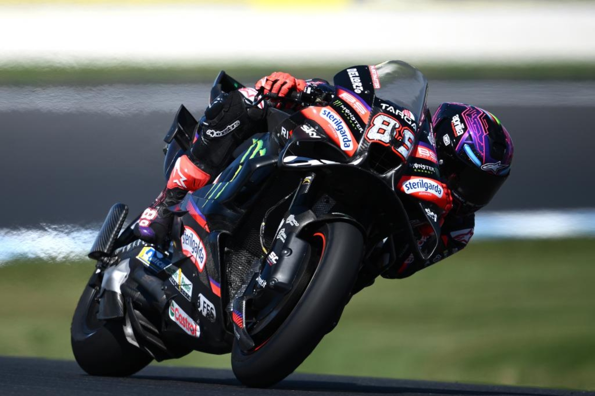 Jorge Martín aún pilota la Aprilia como la Ducati: "Me tengo que adaptar"