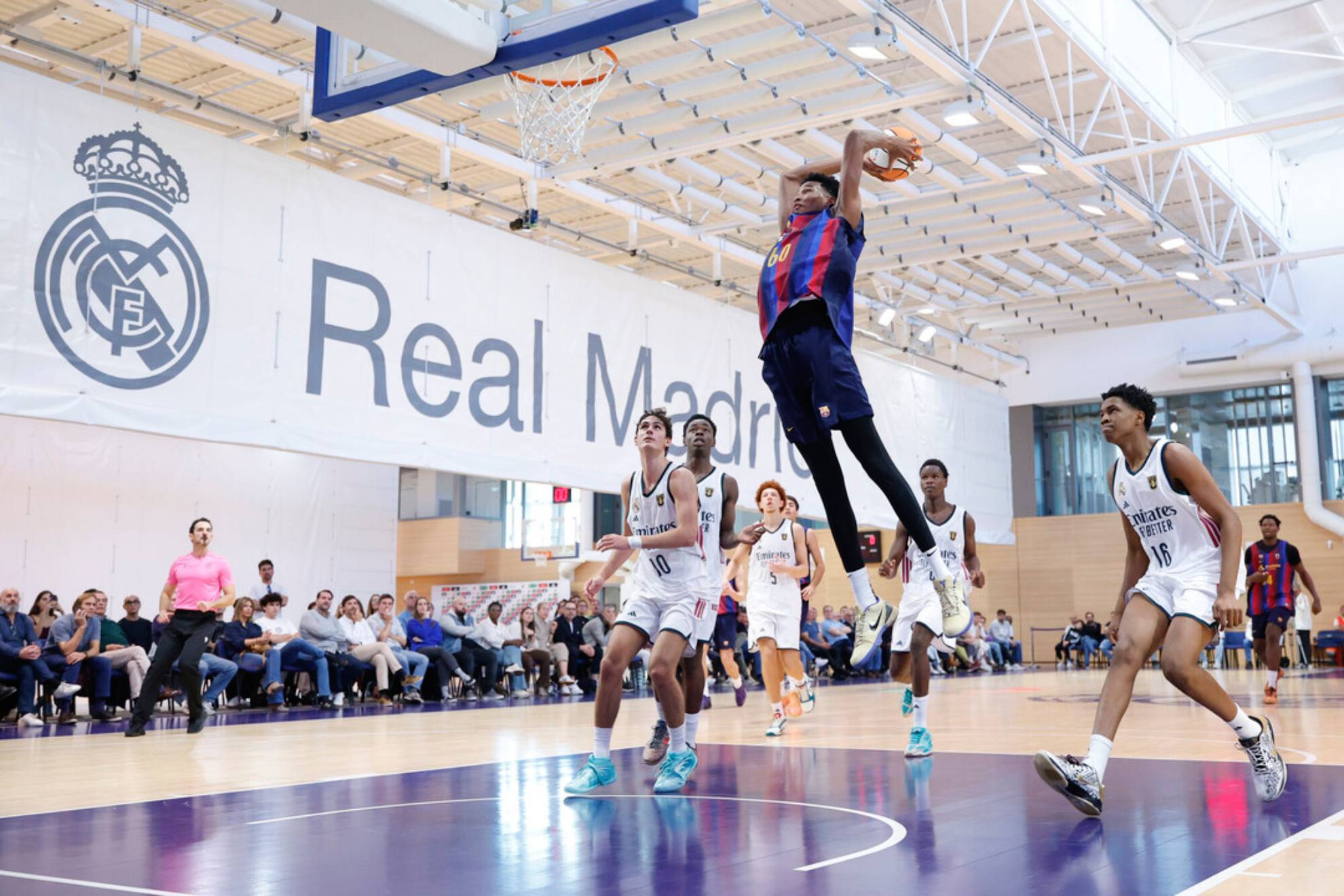 El Barça del niño gigante Dabone tumba al Real Madrid del prodigioso Kutluay