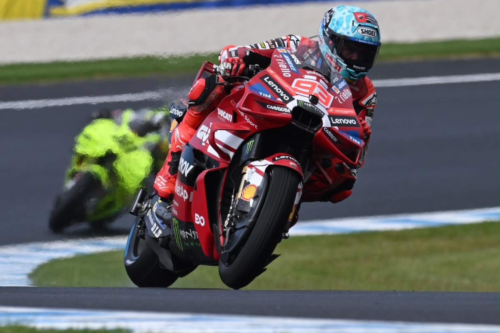 Épica pole de Marc Márquez en mojado tras caerse
