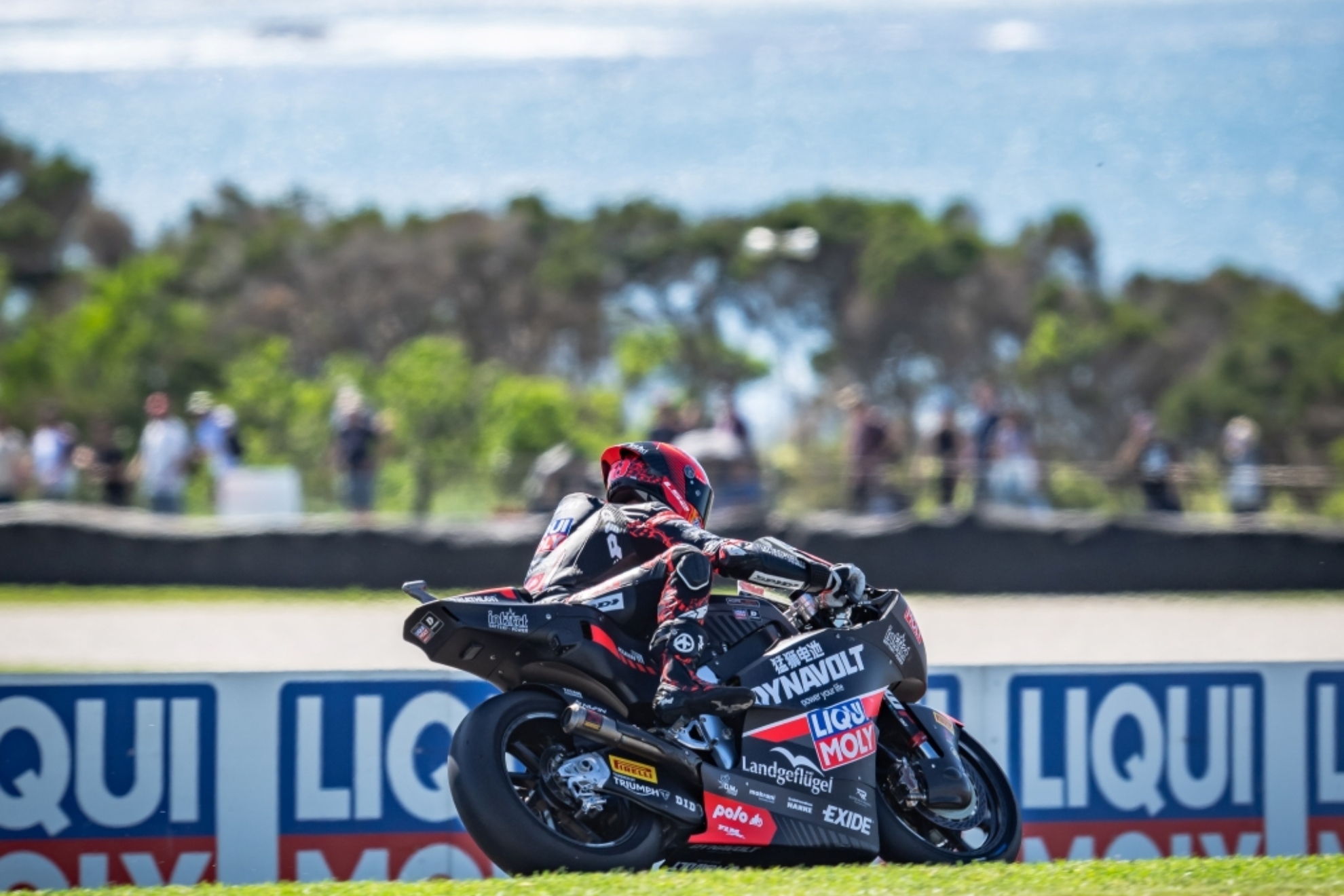 Manu González replica a Izan Guevara con la pole de Moto2