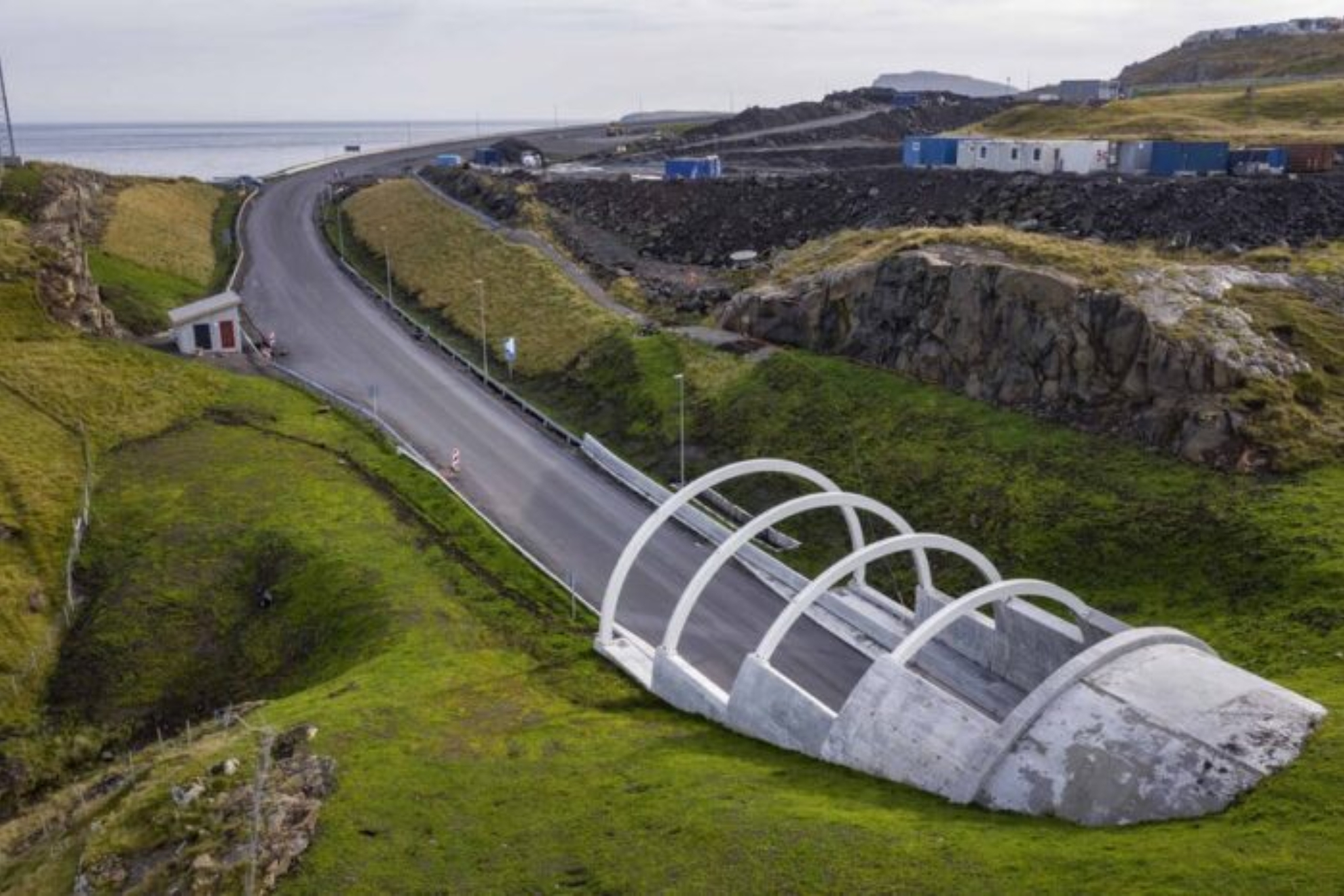 La rotonda más profunda del mundo y en forma de medusa: a 187 metros de profundidad en un túnel submarino de 11,2 km de longitud