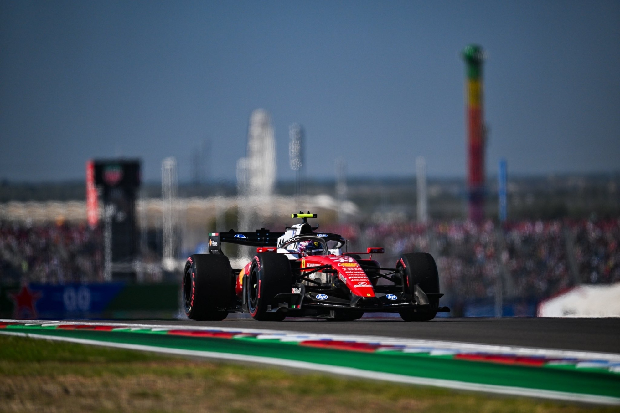 Ferrari confirma su renacer... y los españoles no levantan el vuelo