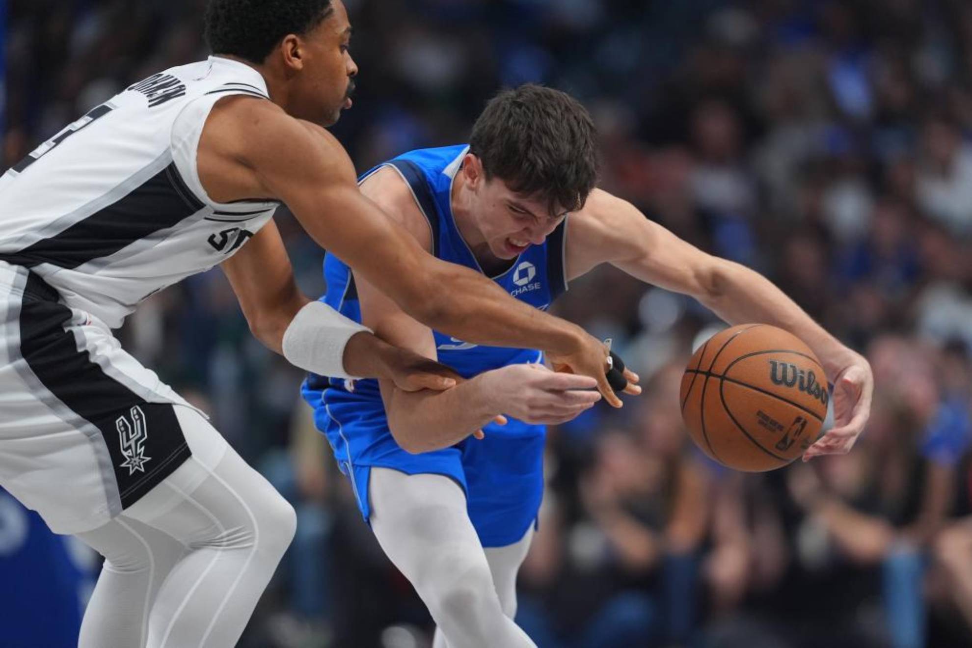 La primera gran noche de De Larrea en la NBA topa con Wembanyama