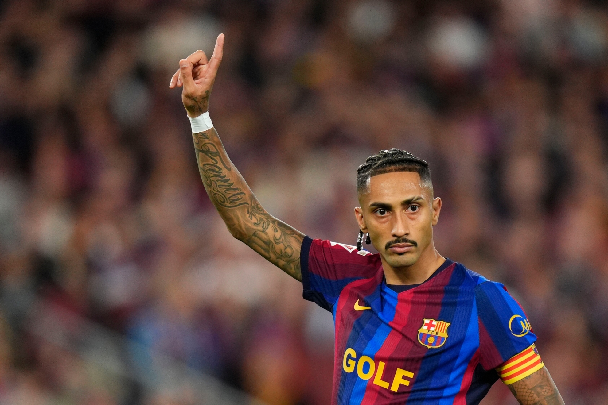 رافينيا يلتقي بالهدف، لكن برشلونة يغرق في الكلاسيكو