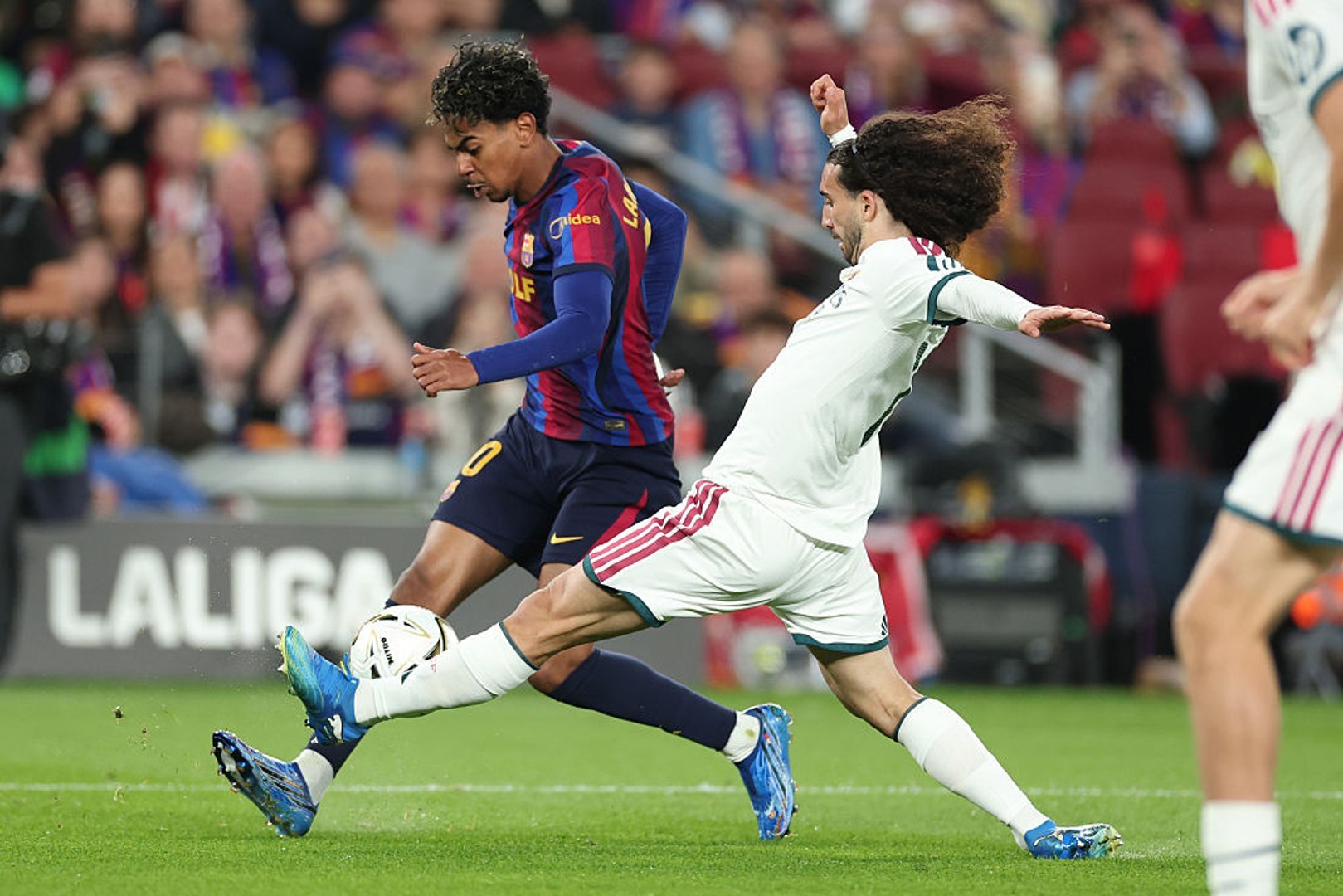 انتقادات لبرشلونة بعد "الكلاسيكو": ضيعتم فرصة القضاء على ريال مدريد