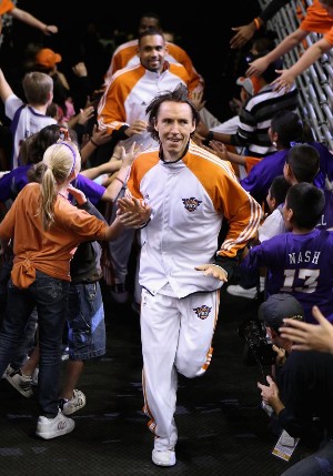 Steve Nash, y a continuaci�n, otro miembro destacado del 