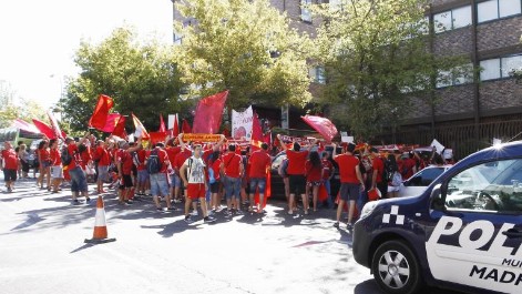 La afici�n grana sufri� en directo el descenso