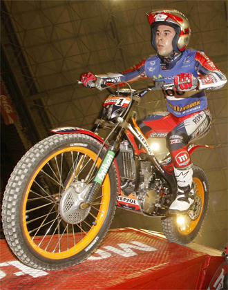 Toni Bou en una prueba de trial indoor celebrada en Barcelona.