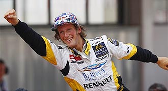 Romain Grosjean emula a Superman tras ganar.
