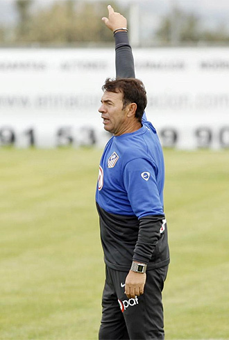 Abel dirige una sesi�n de entrenamiento del Atl�tico