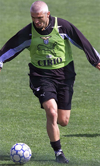 Ravanelli, durante un entrenamiento con la Lazio