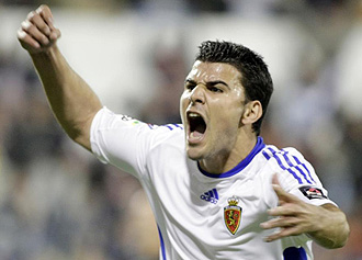 Braulio celebrando un gol con el Zaragoza