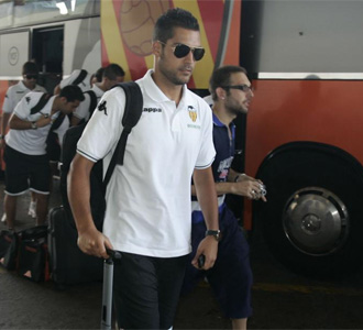 Moy�, a su llegada al aeropuerto de Valencia para coger el avi�n que llev� al equipo valencianista a tierras holandesas para iniciar la pretemporada