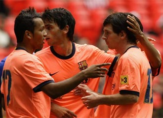 Los jugadores del Bar�a celebran un gol